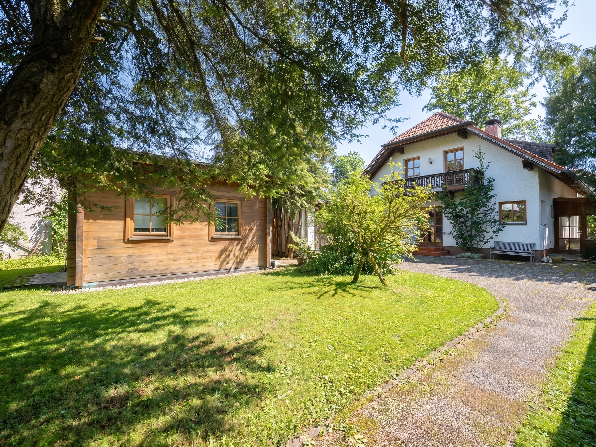 Single-family home with development potential – including space for another large dream home