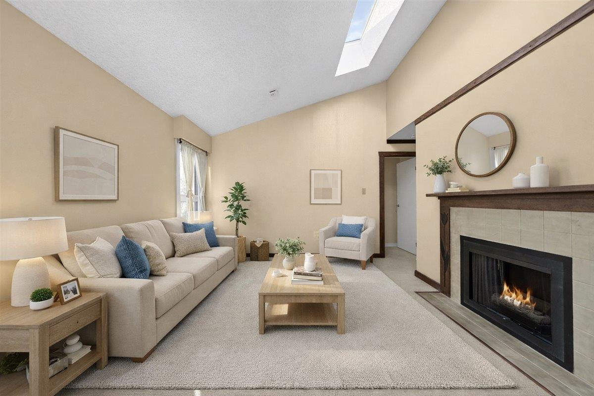 Bright Coastal Retreat in Prime Ambleside Locale