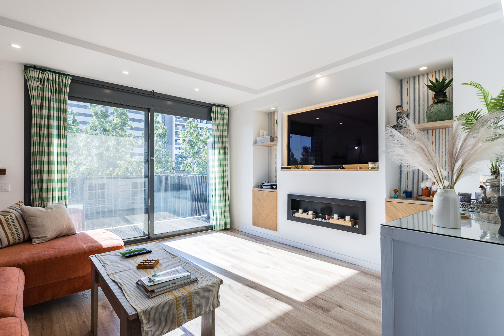 Beautiful renovated apartment in L'Hospitalet with parking included