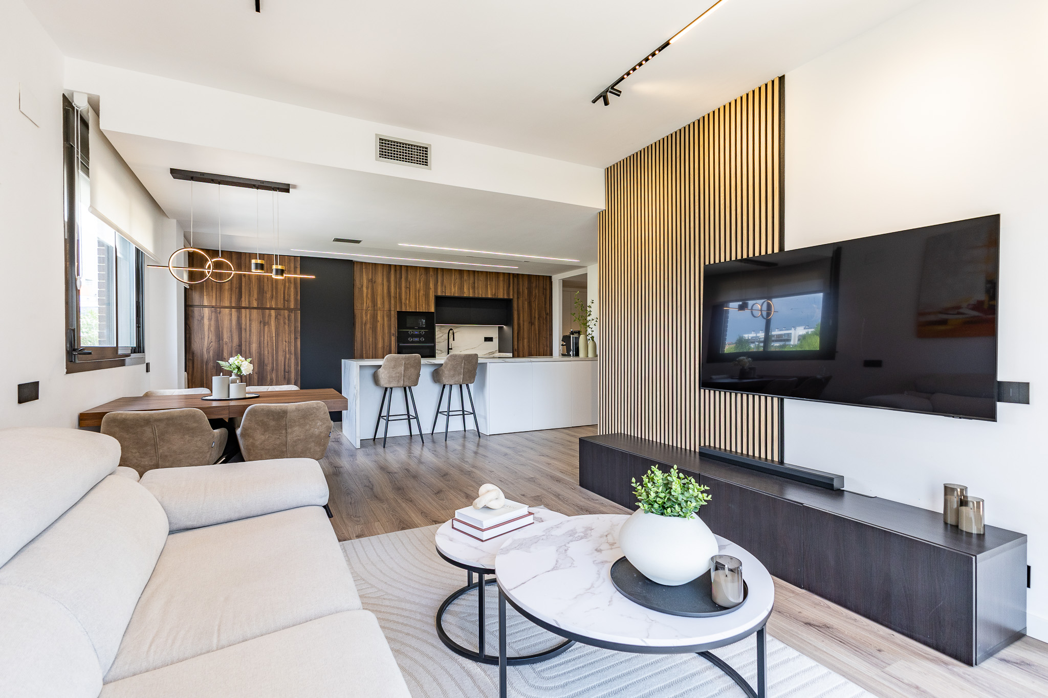 Exclusivo piso de diseño con terraza, piscina y pádel