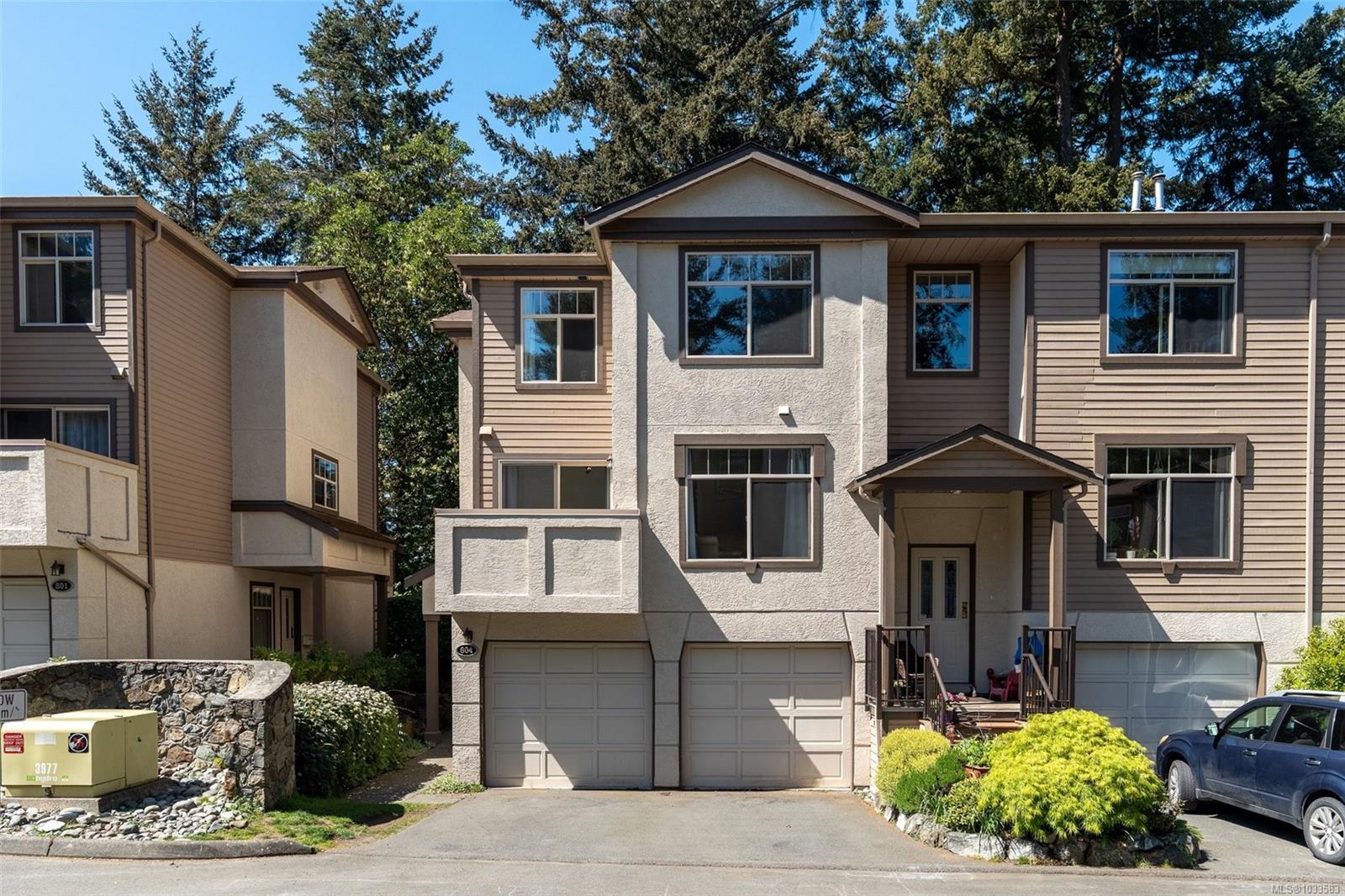 Bright End-Unit Townhome