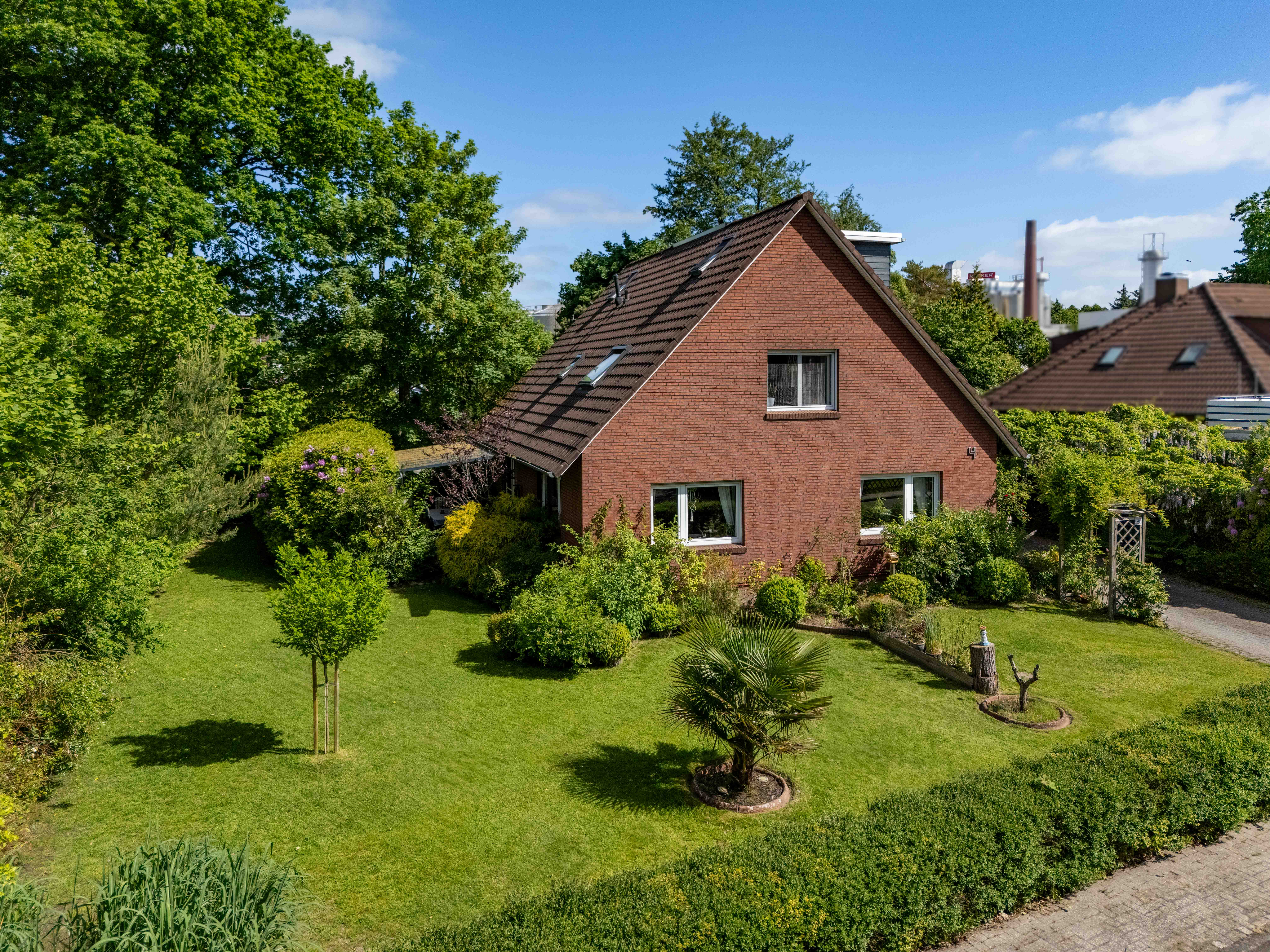 Familienfreundliches EFH auf 1.250 m² Grundstück mit ausgebautem Dachboden