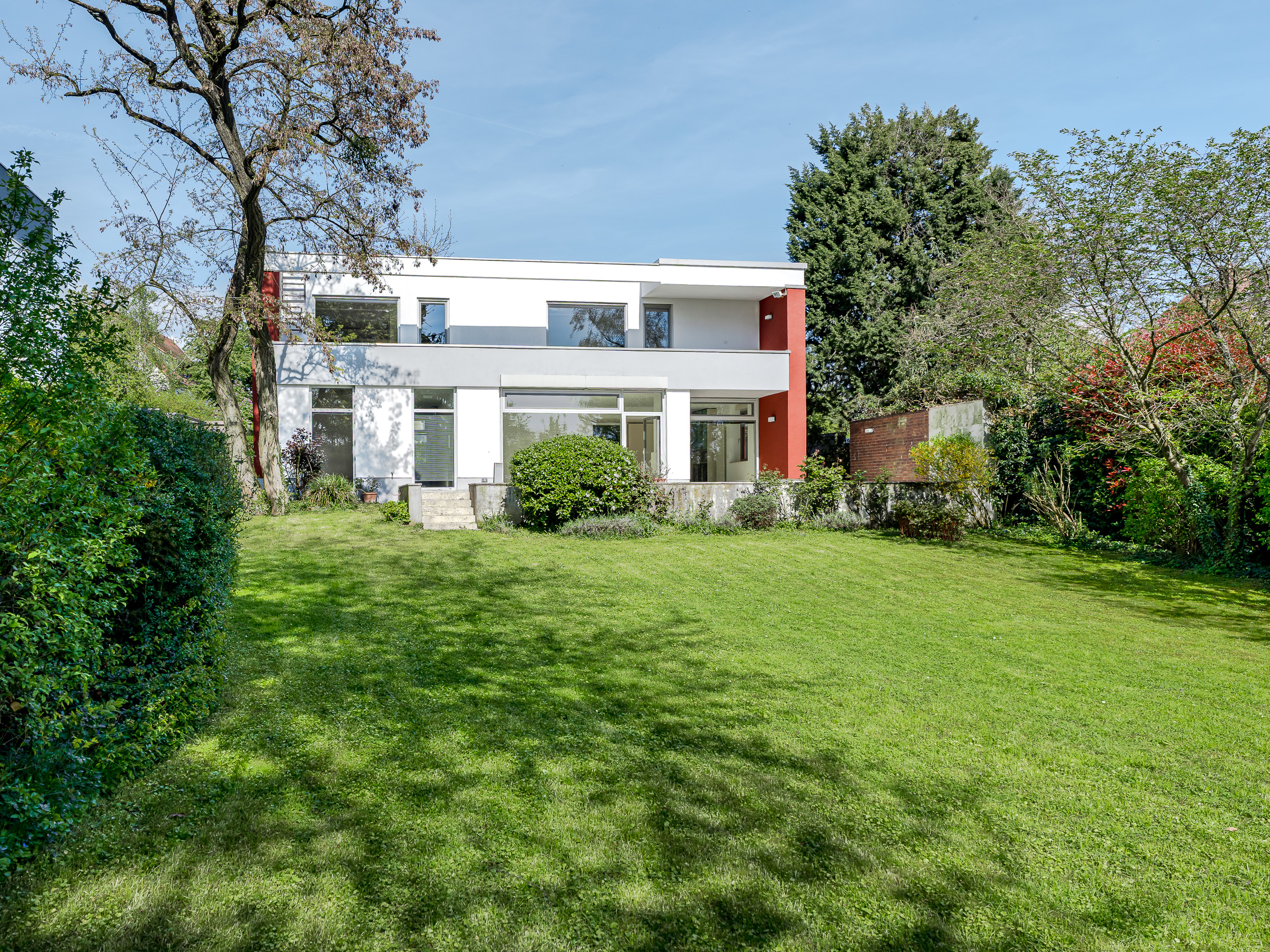 Timeless architecture in greenery – Mid-Century icon in Kronberg
