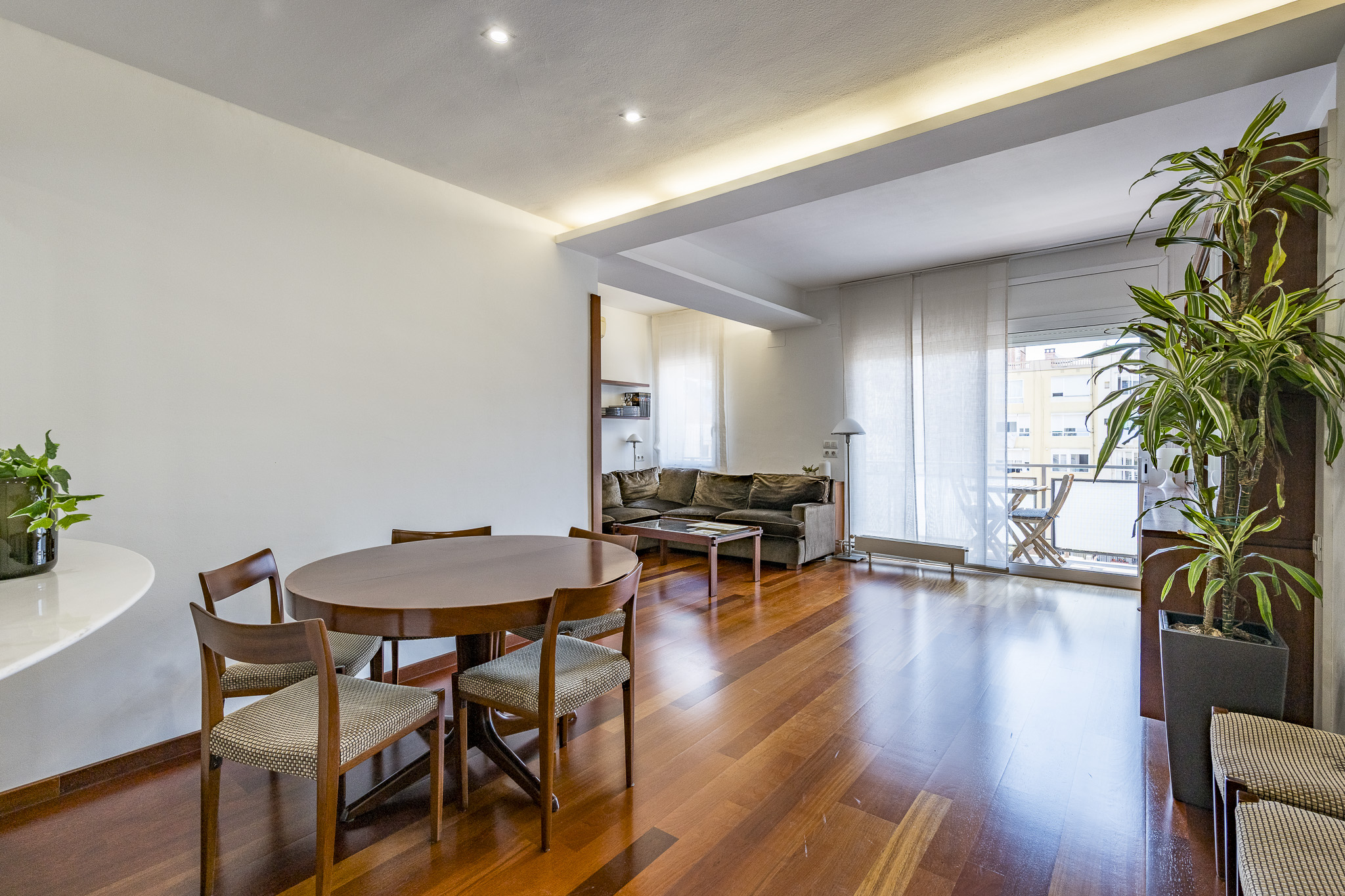 Bright and quiet apartment on Enric Granados