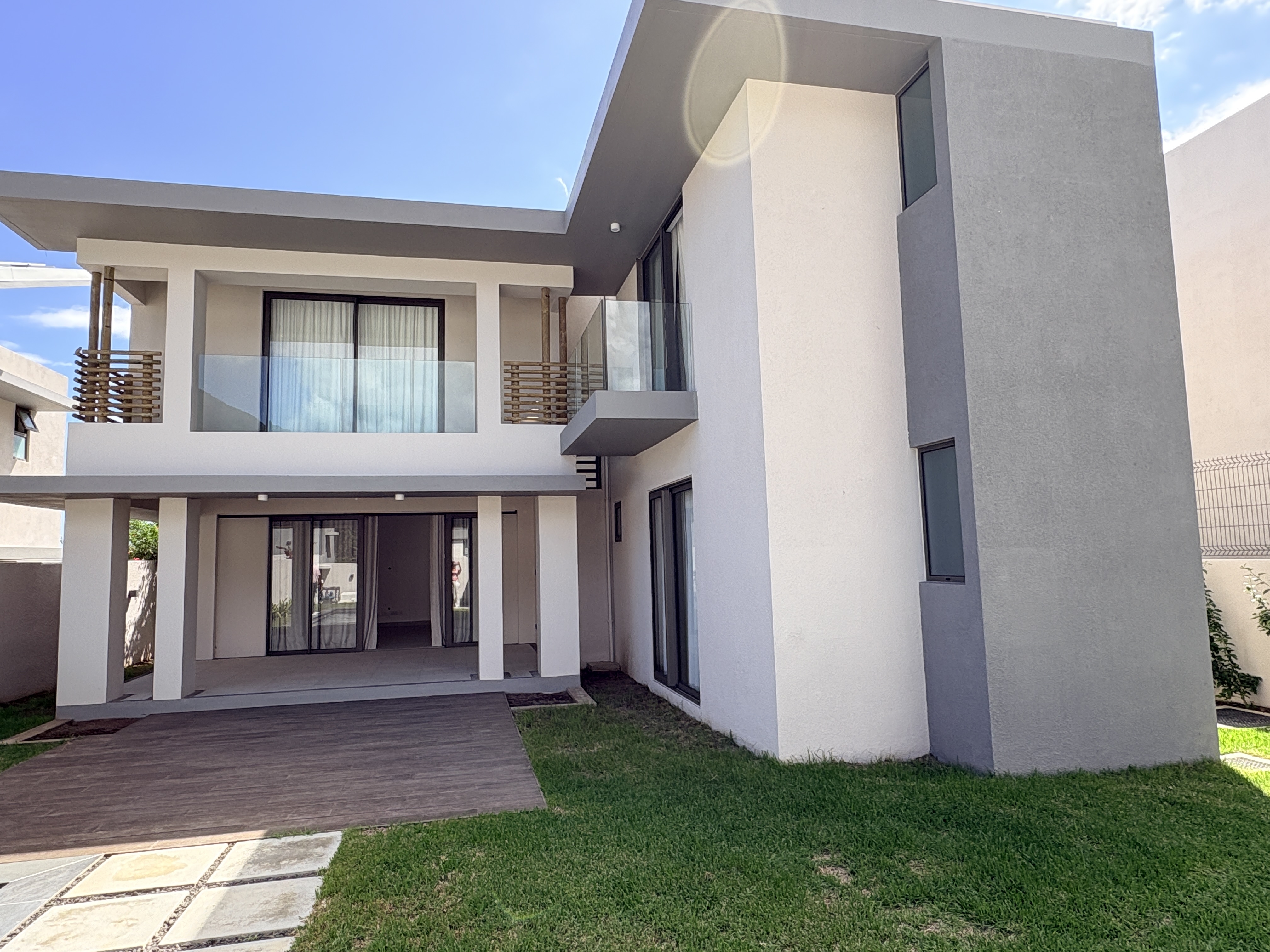FOR RENT - Unfurnished 4-bedroom villa in Tamarin