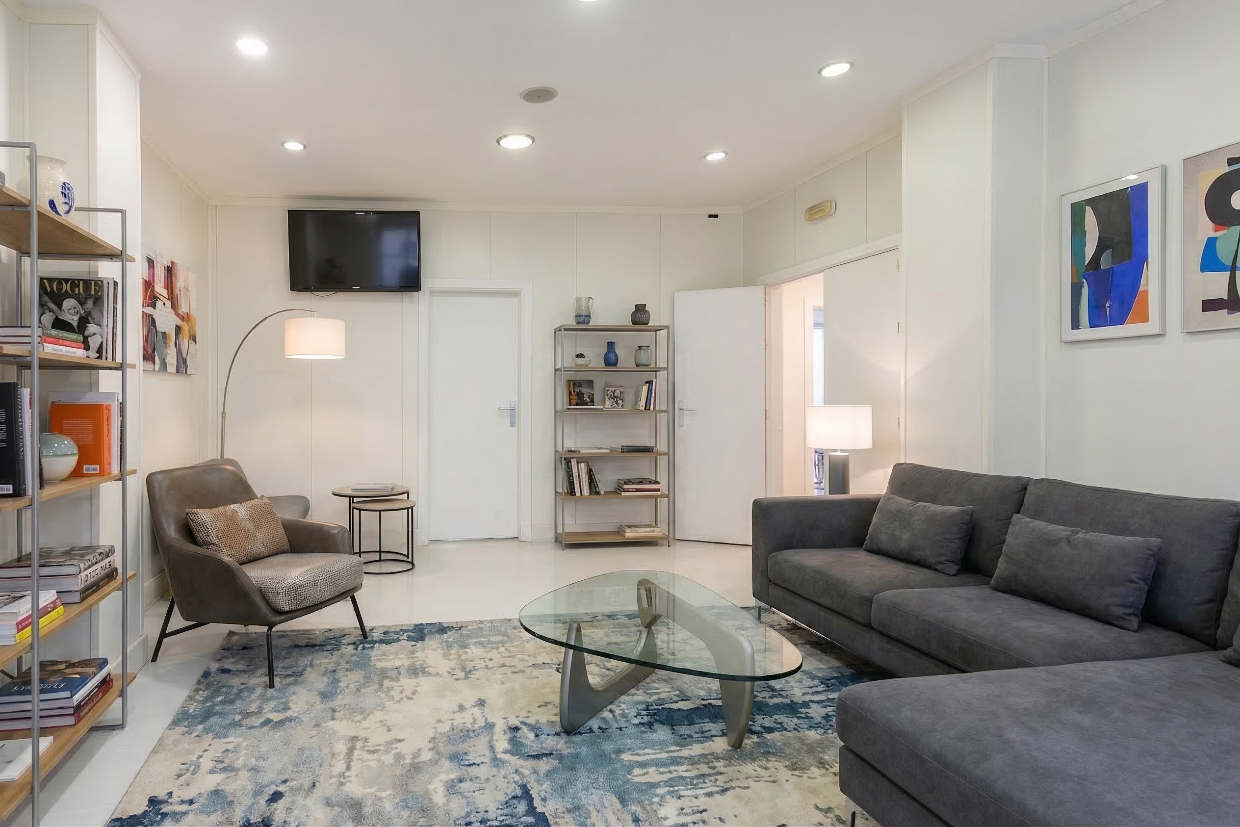 Premium investor apartment steps from Retiro Park