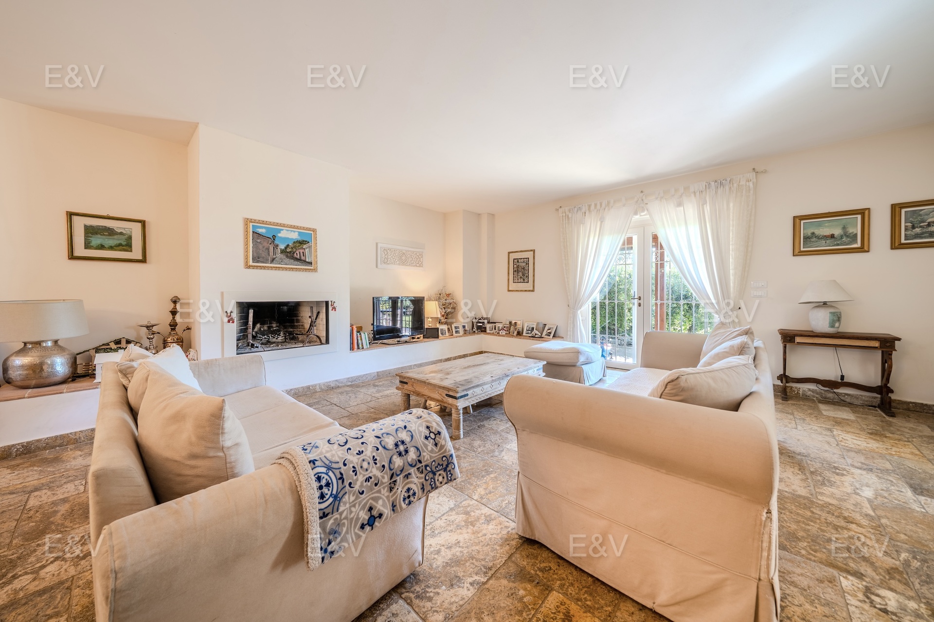 A recently built semi-detached house with panoramic views and high-efficiency technology