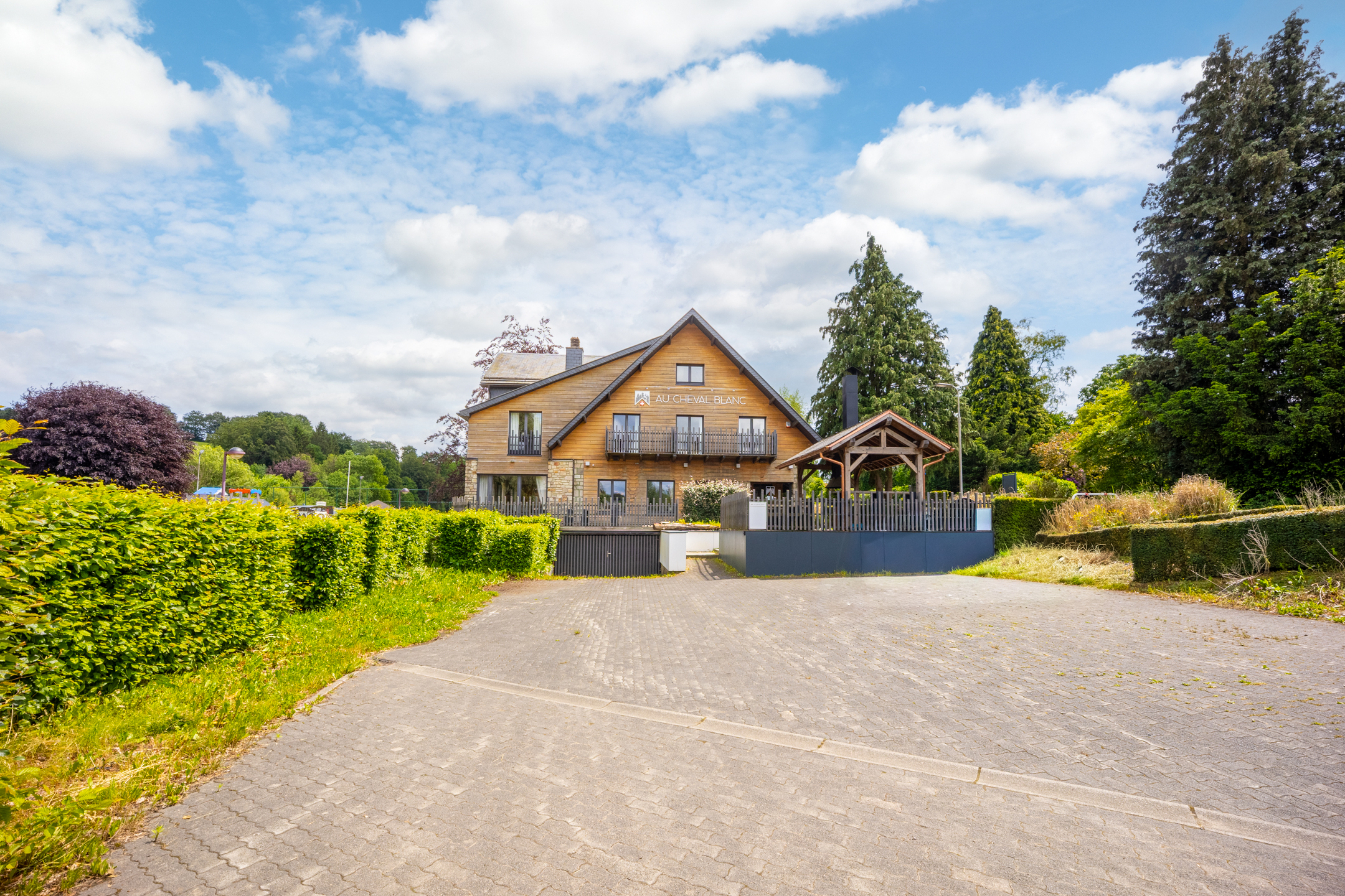 WAIMES - Le Cheval Blanc - Appart/Hotel/Restaurant
