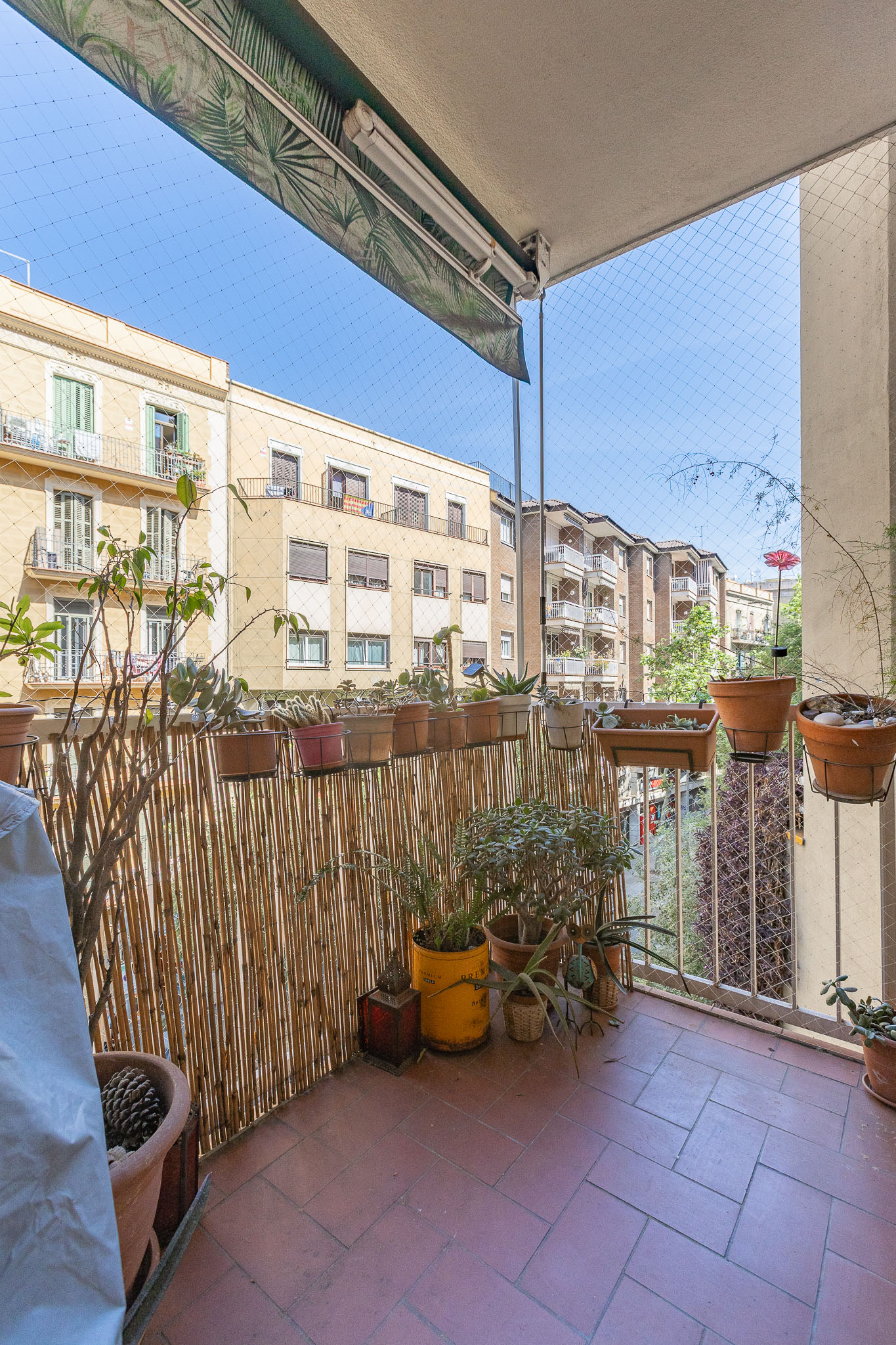 Amplia vivienda familiar con terraza