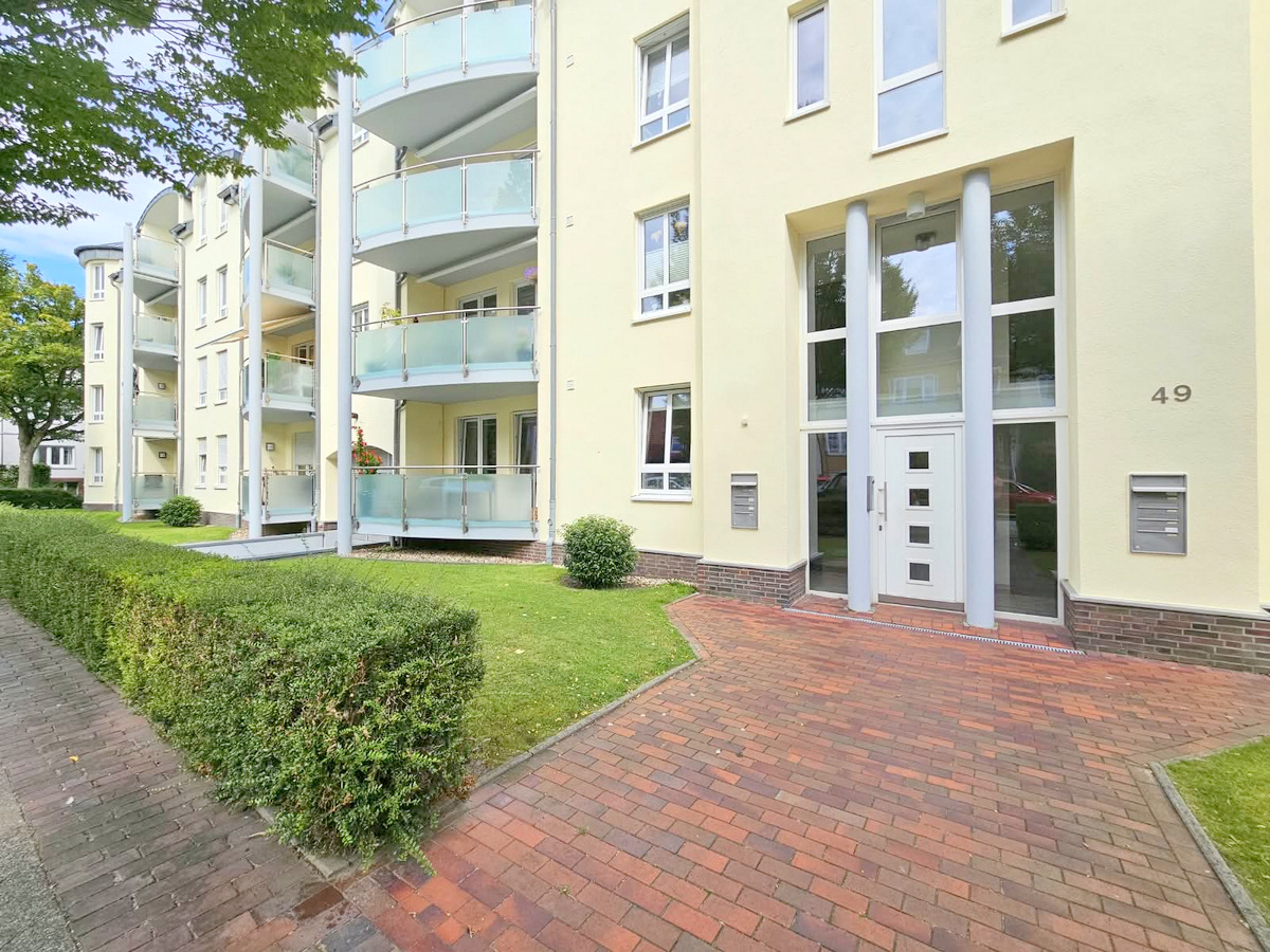 Großzügige 3-Zimmer-Wohnung mit Balkon im Villenviertel