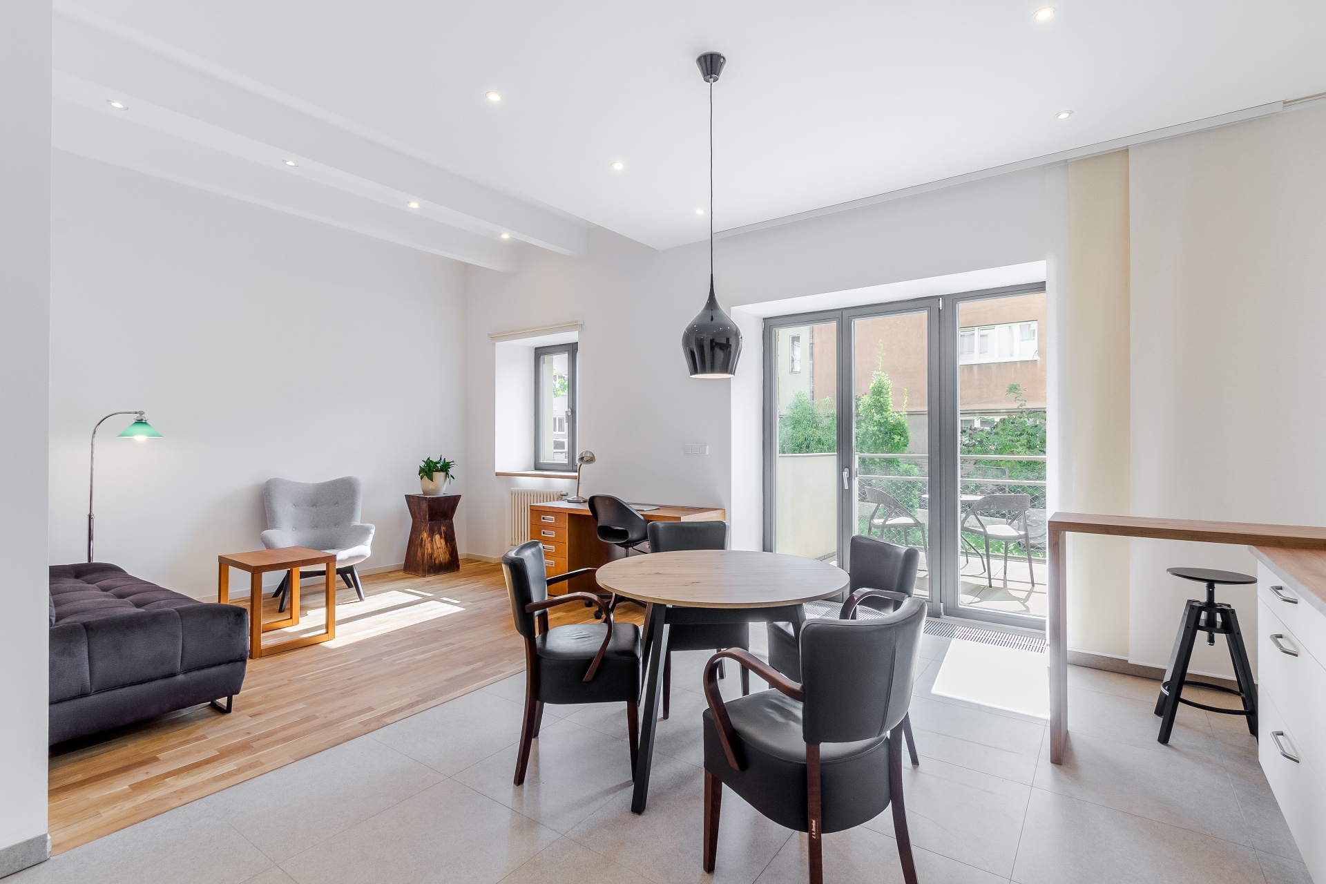 Rent a 2+kt apartment with a balcony in the iconic Grégr Villa