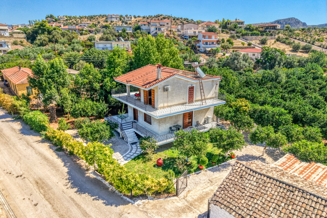 Detached house with 3 bedrooms, garden and views in Agios Andrianos, Nafplio