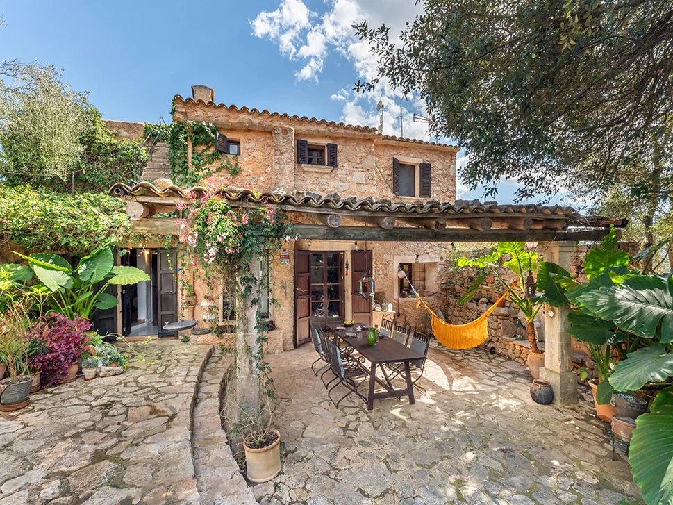 Charming finca with pool in an idyllic location