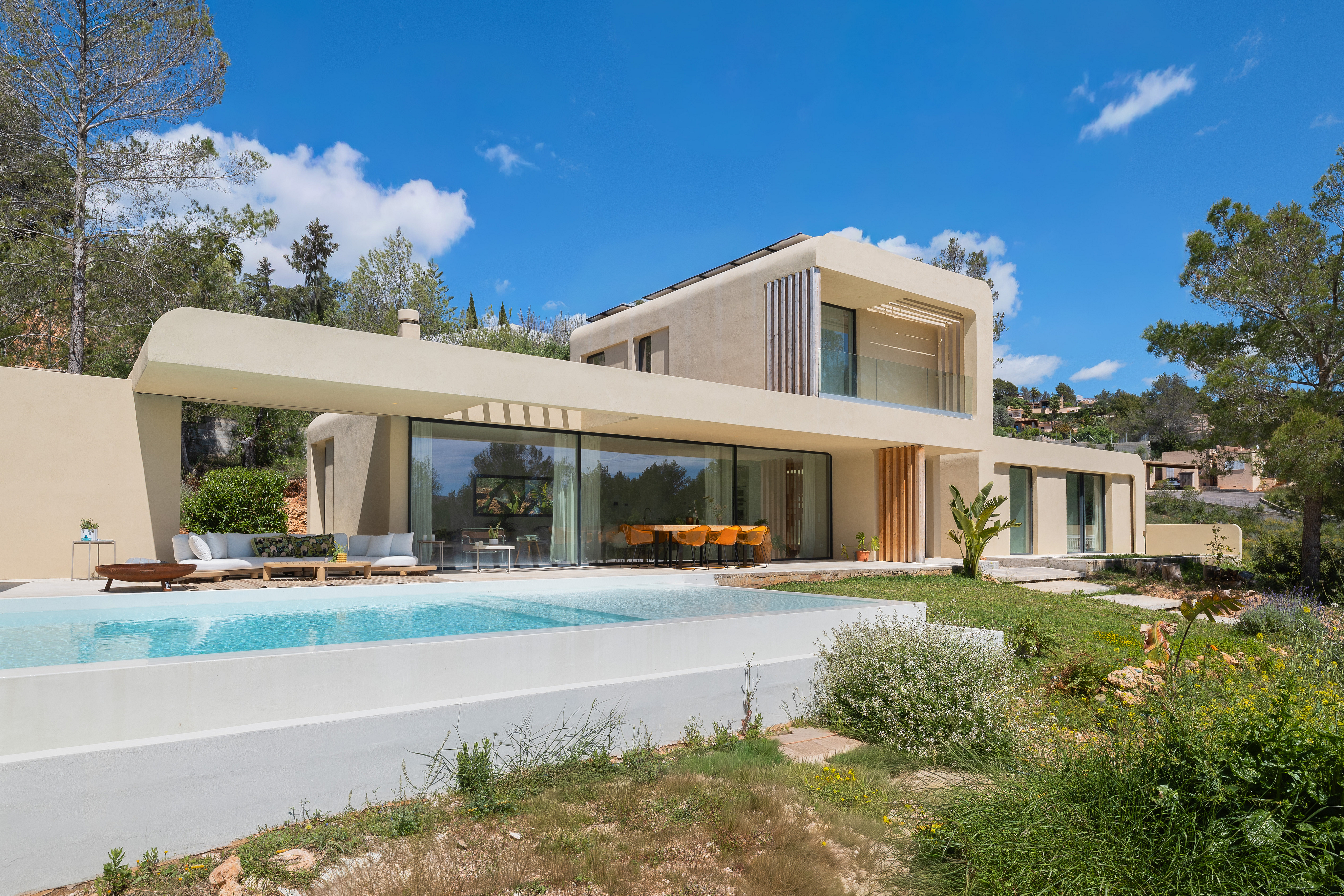 Villa de estilo retromoderno con vistas