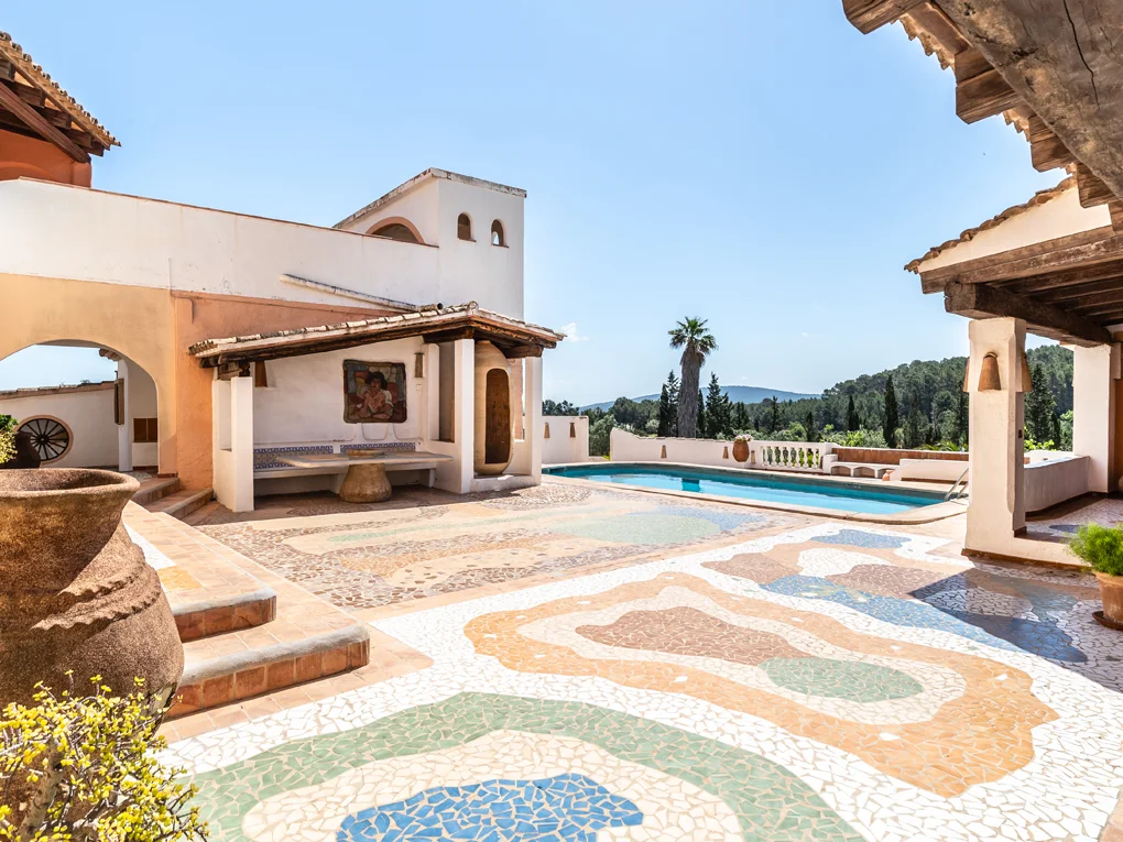 Finca with views over Palma and the Tramuntana Mountains