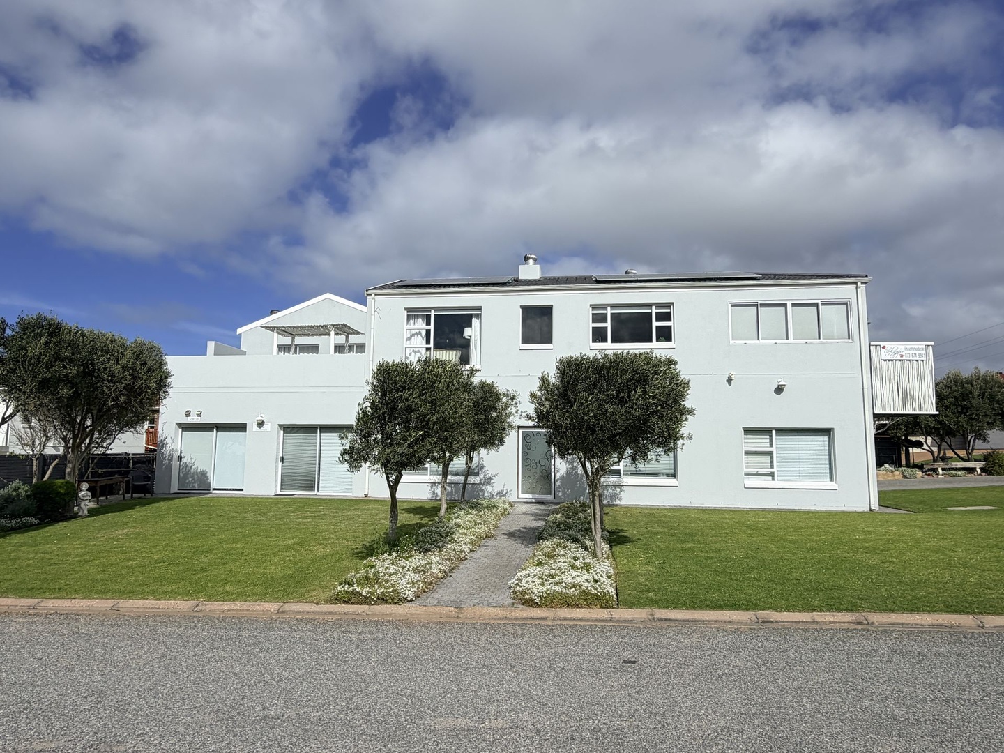 Harbour Haven: Established Guesthouse Opportunity