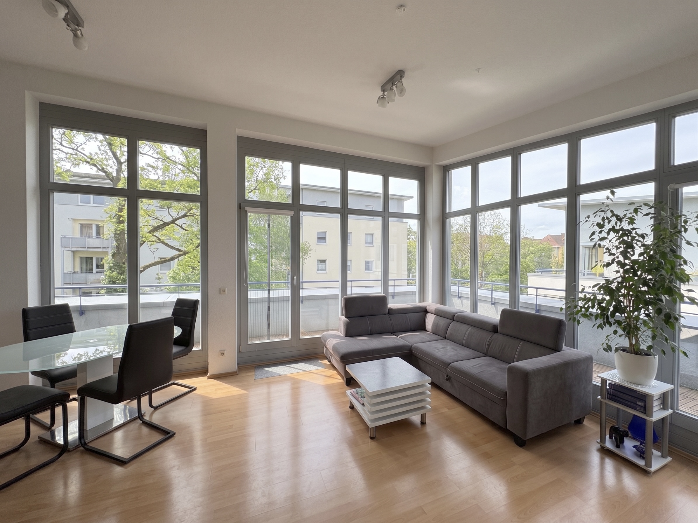 Attraktive 2-Raum-Wohnung mit Dachterrasse und Tiefgaragenstellplatz