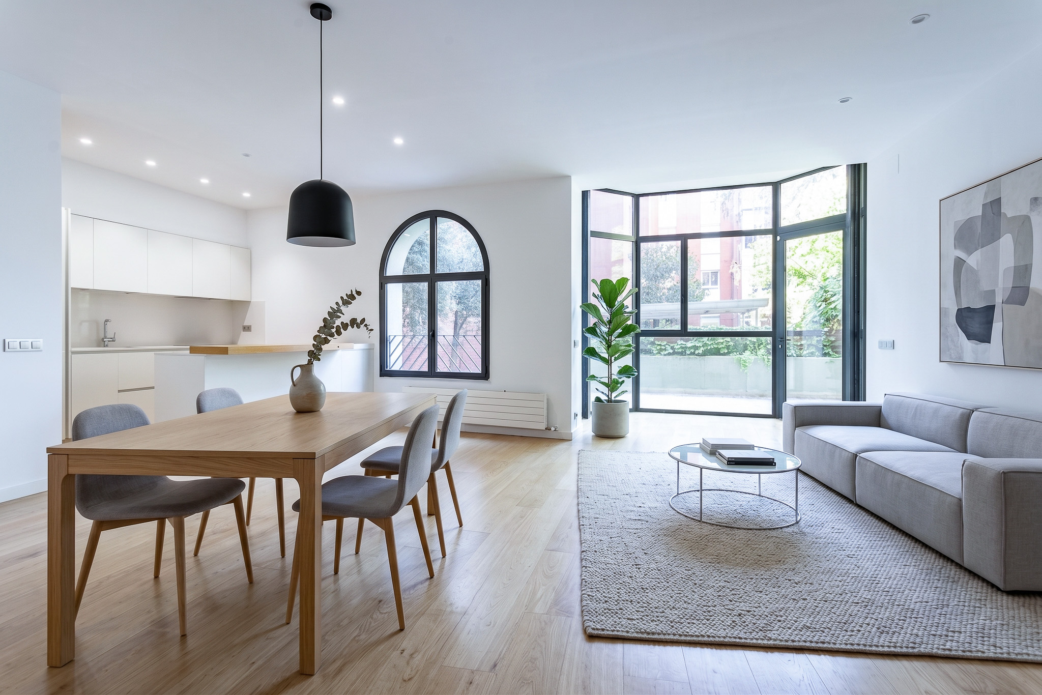 Exclusive flat with large terrace and parking in the uptown