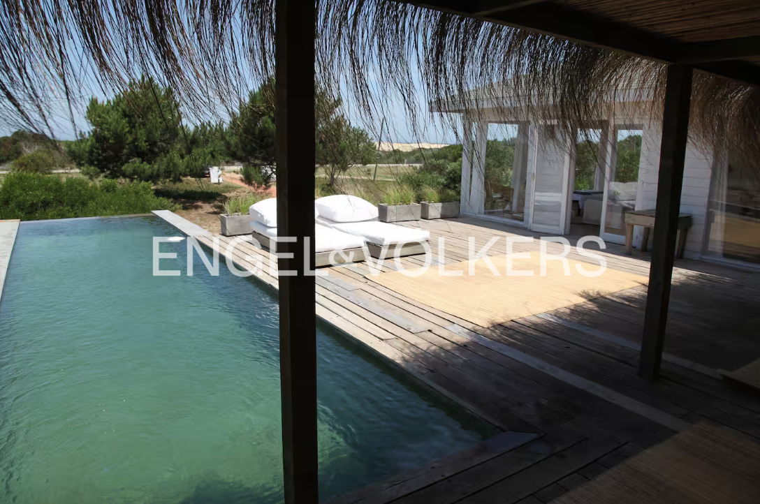 Beach-style house in José Ignacio Sands