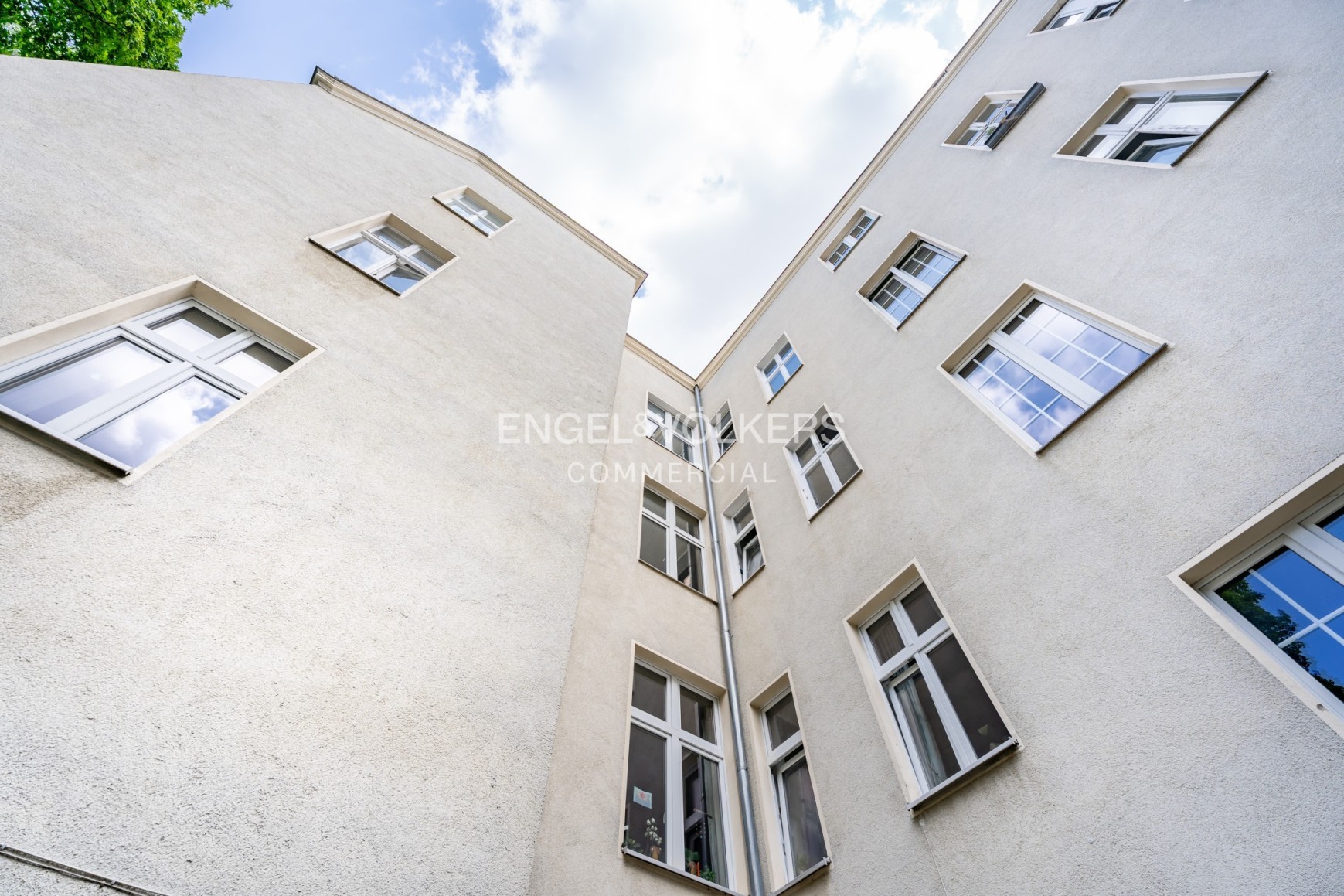 Fully leased residential and commercial building near the Friedenau S-Bahn station