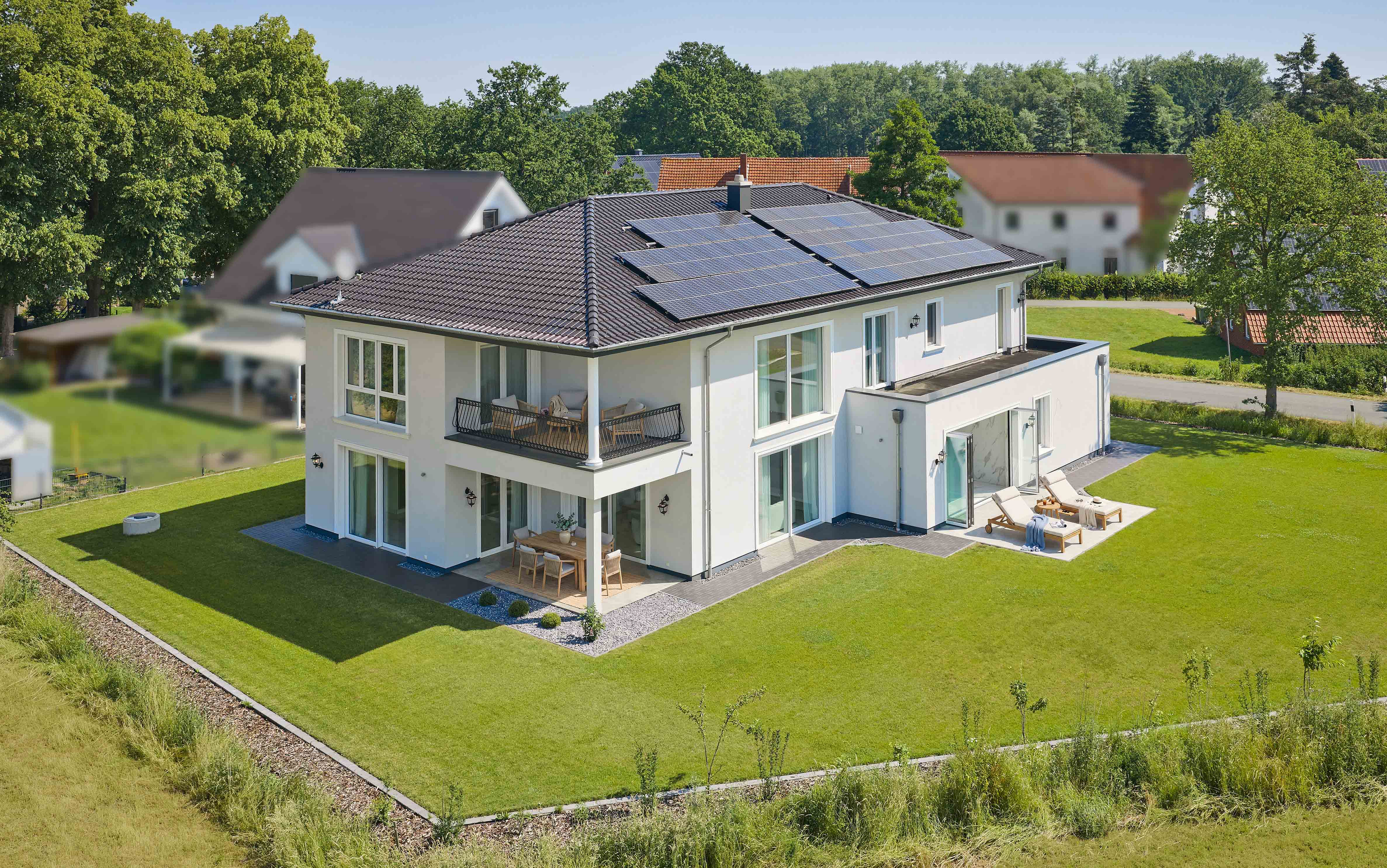 “Architect-designed villa with spa area & panoramic views—usable as a single- or two-family home!”