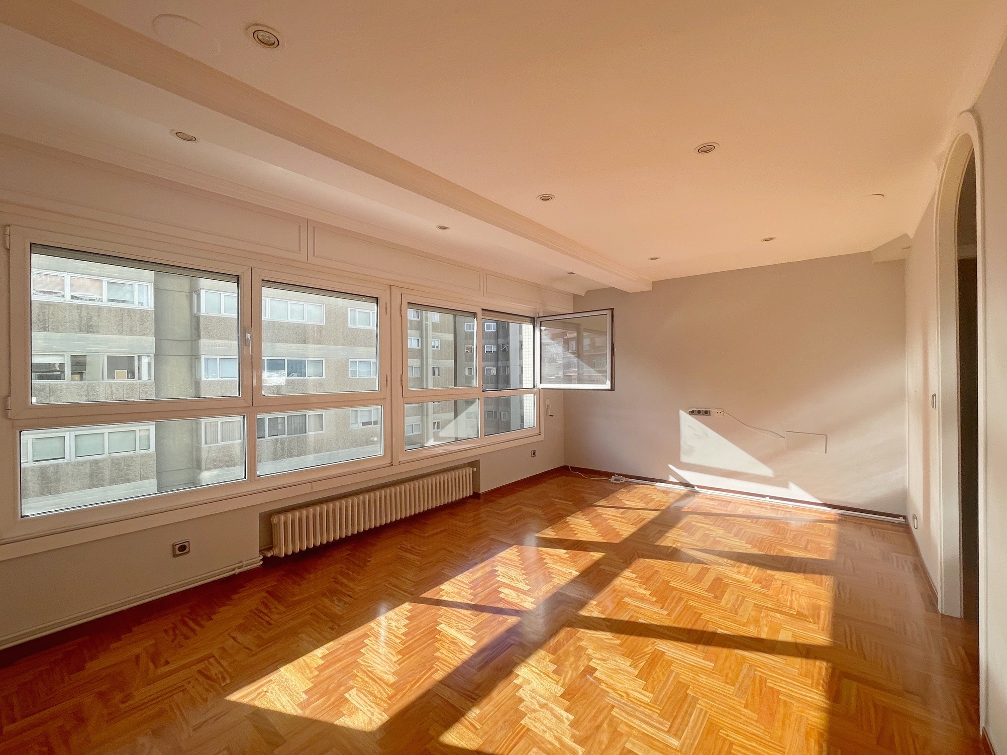 Estupendo piso completamente exterior en Juan Flórez