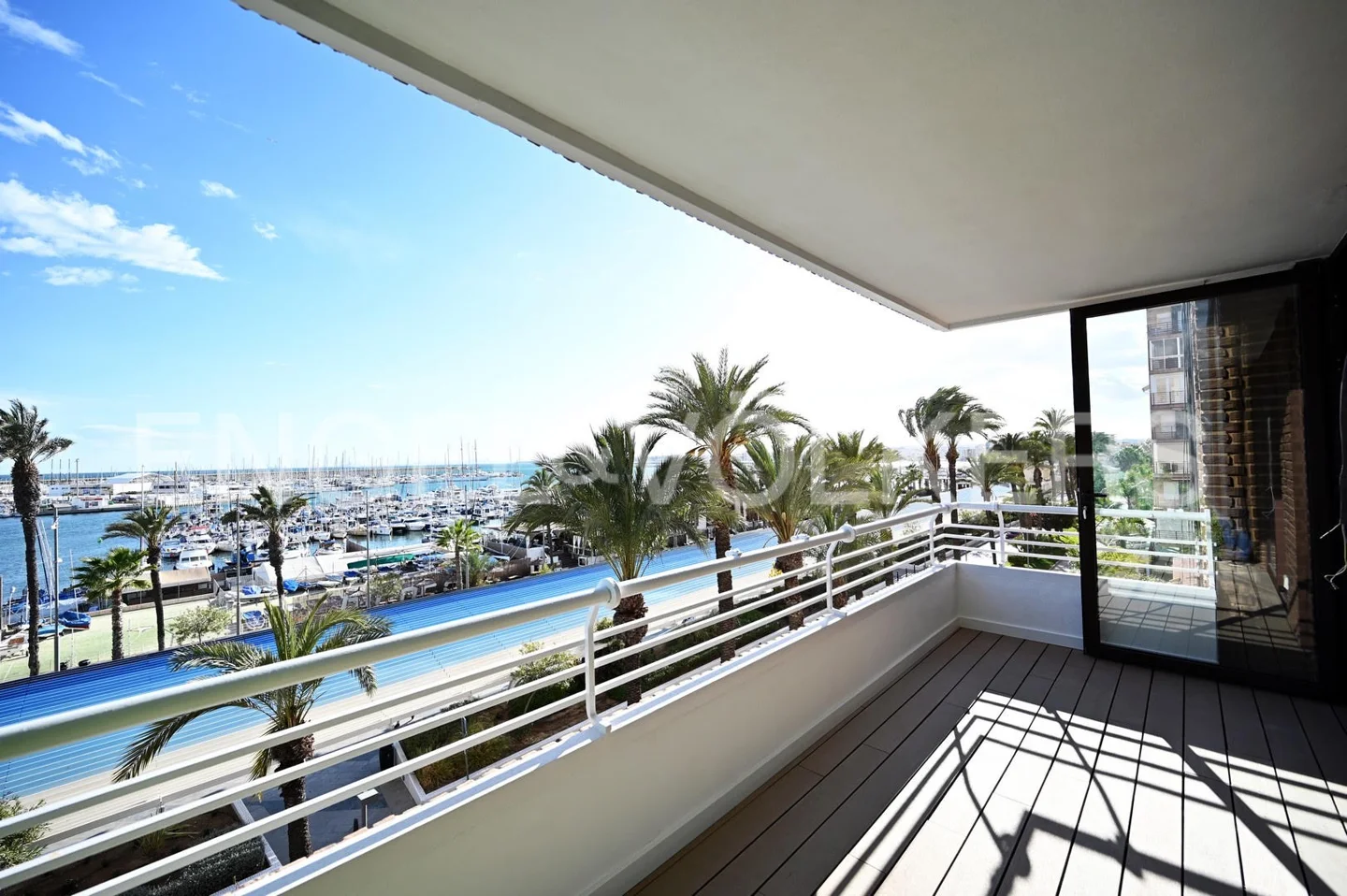 Luxury apartament with views to the nautical club in Torrevieja