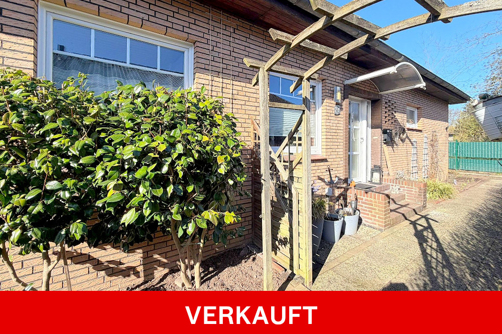 Ruhiges Wohnen in zweiter Reihe: Gepflegter Bungalow mit Garage