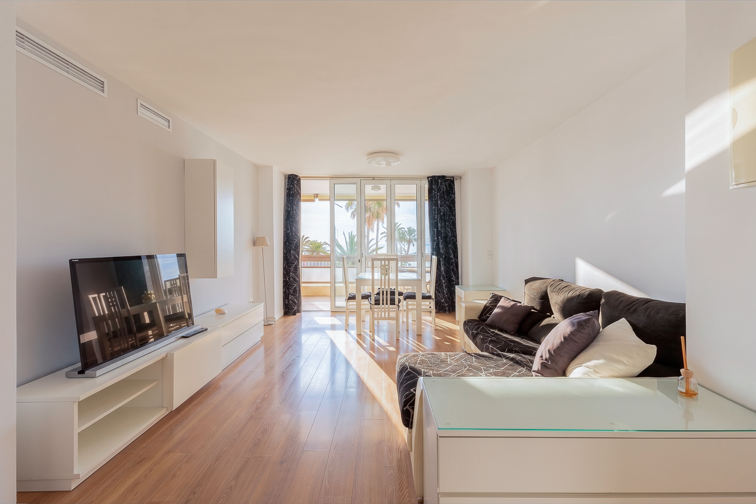 Long term rental in front of the port