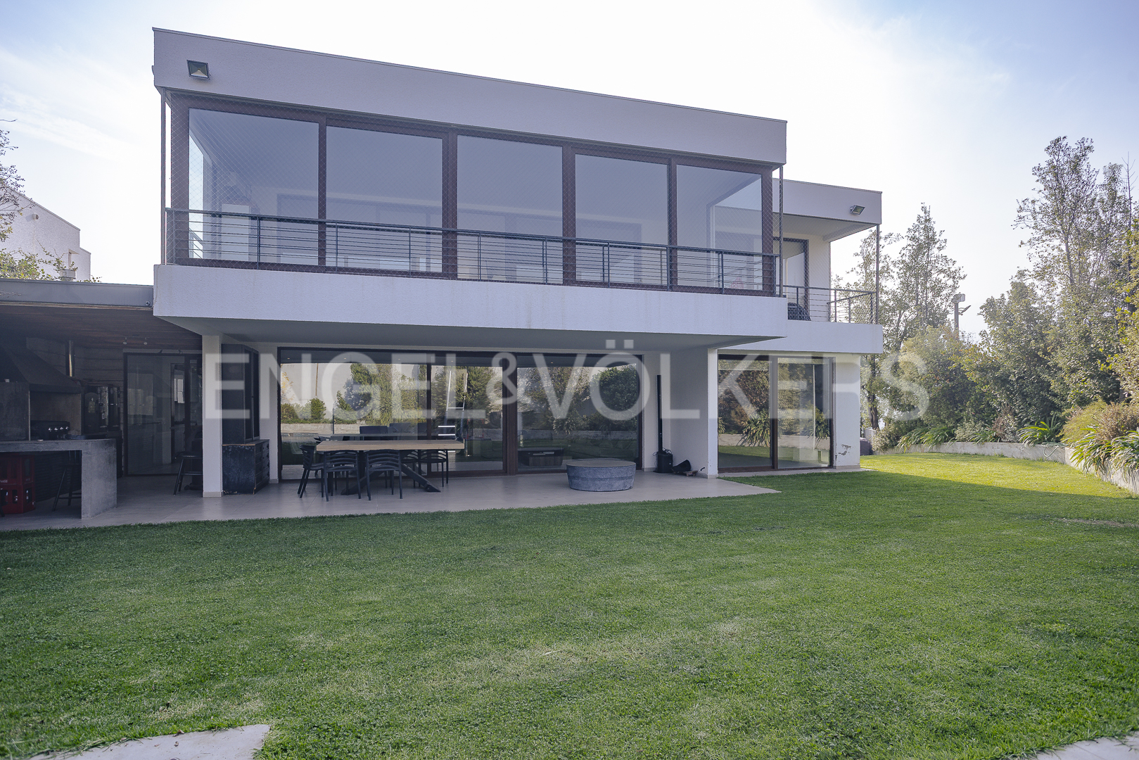 Casa Mediterránea en condominio Huinganal.