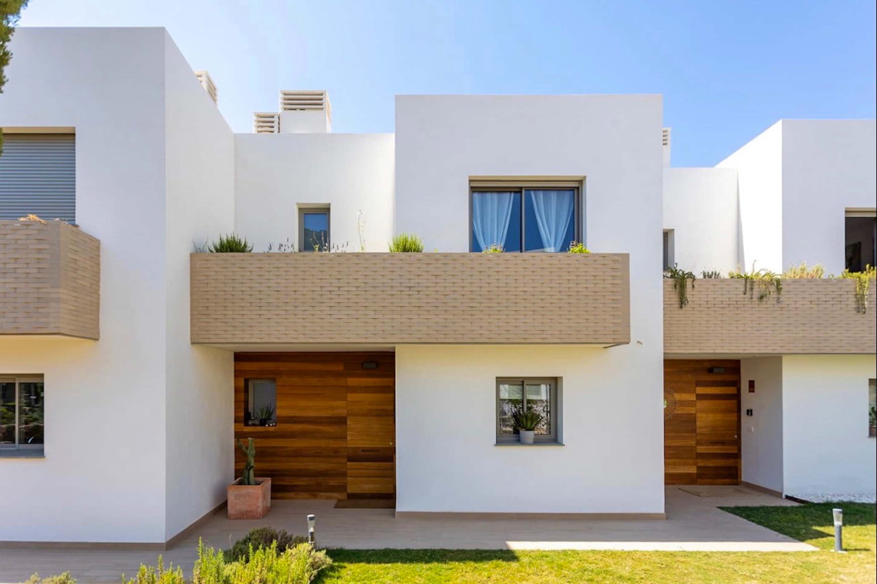 A delightful home with stunning south-facing sea views in an exclusive area