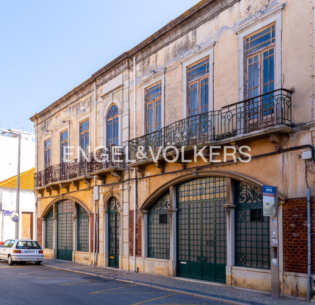 Manor building in Faro downtown