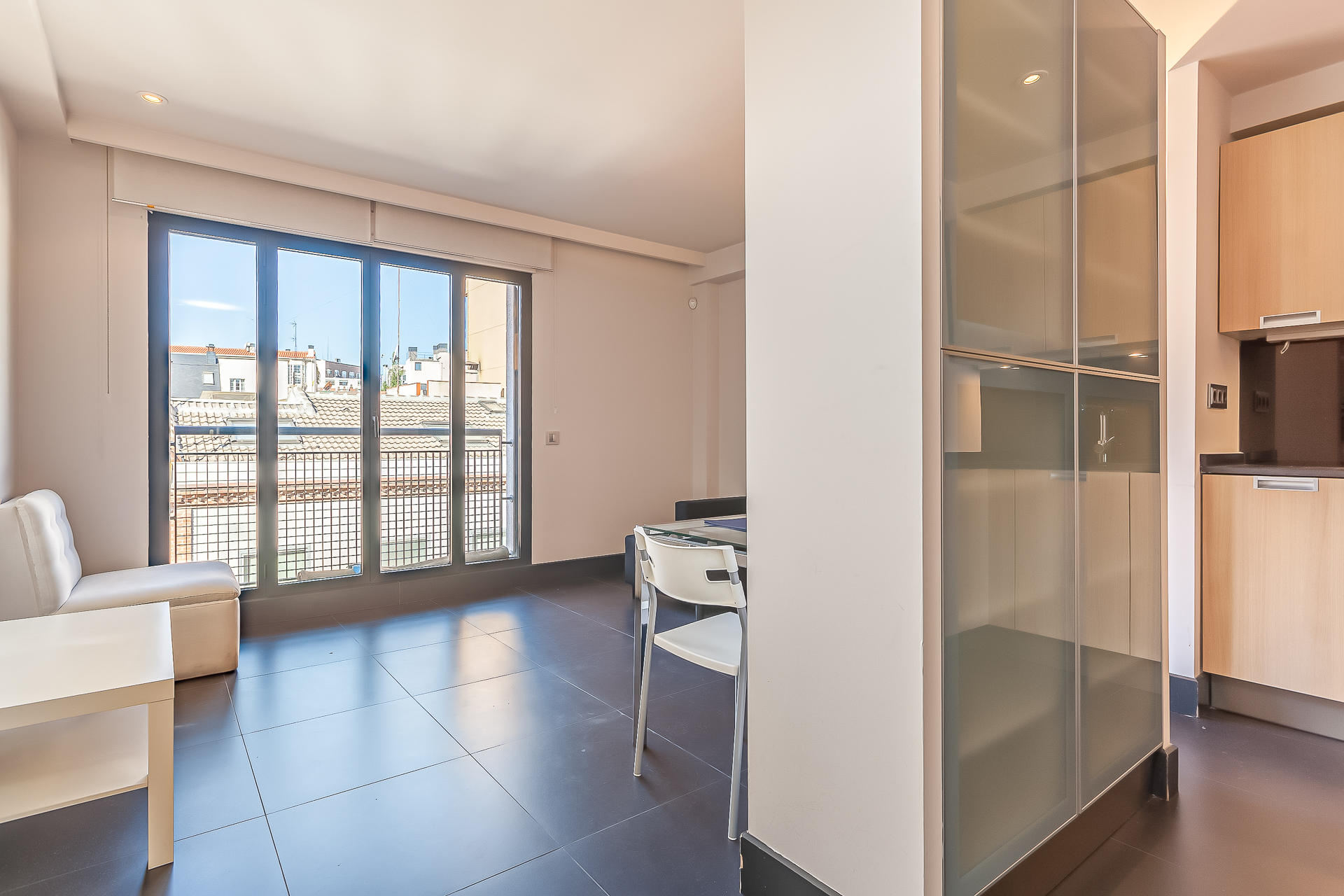 Very bright, modern apartment, very well located in El Viso