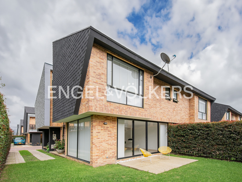 Moderna casa para arriendo en Chía