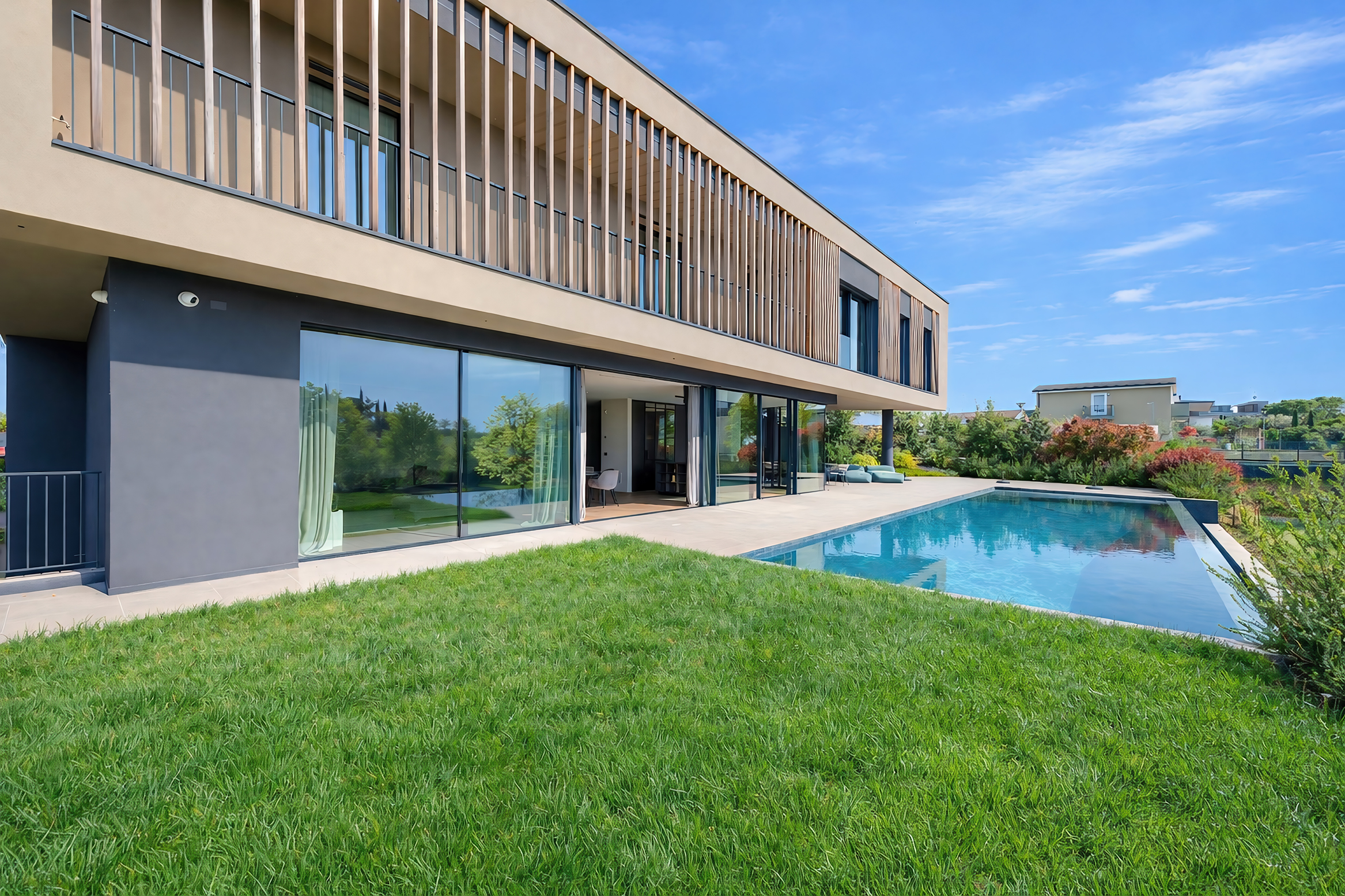 Exclusive and modern villa with views over the hills