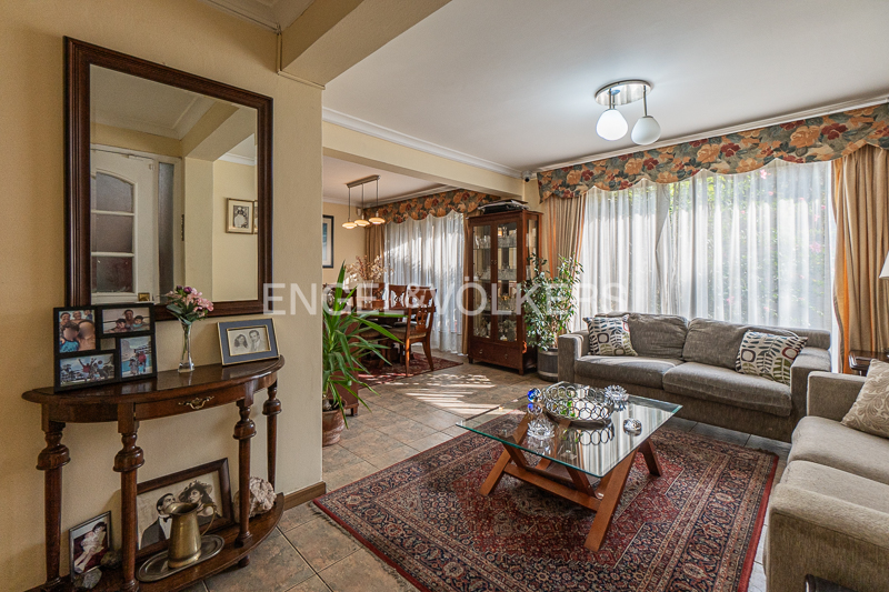 Cómoda casa familiar 4D/3B con piscina - Parque Botánico