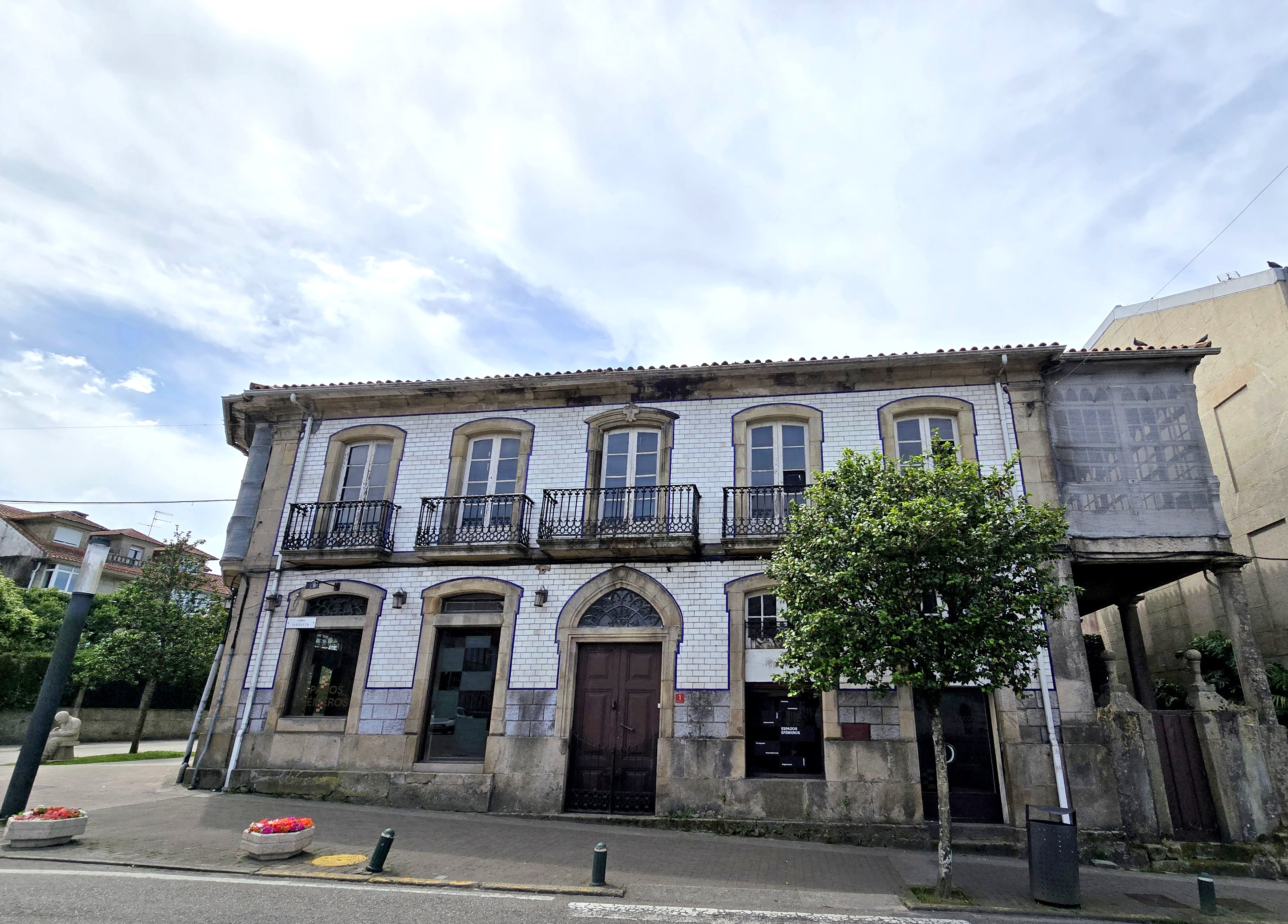 Edificio con Proyecto Para Rehabilitar