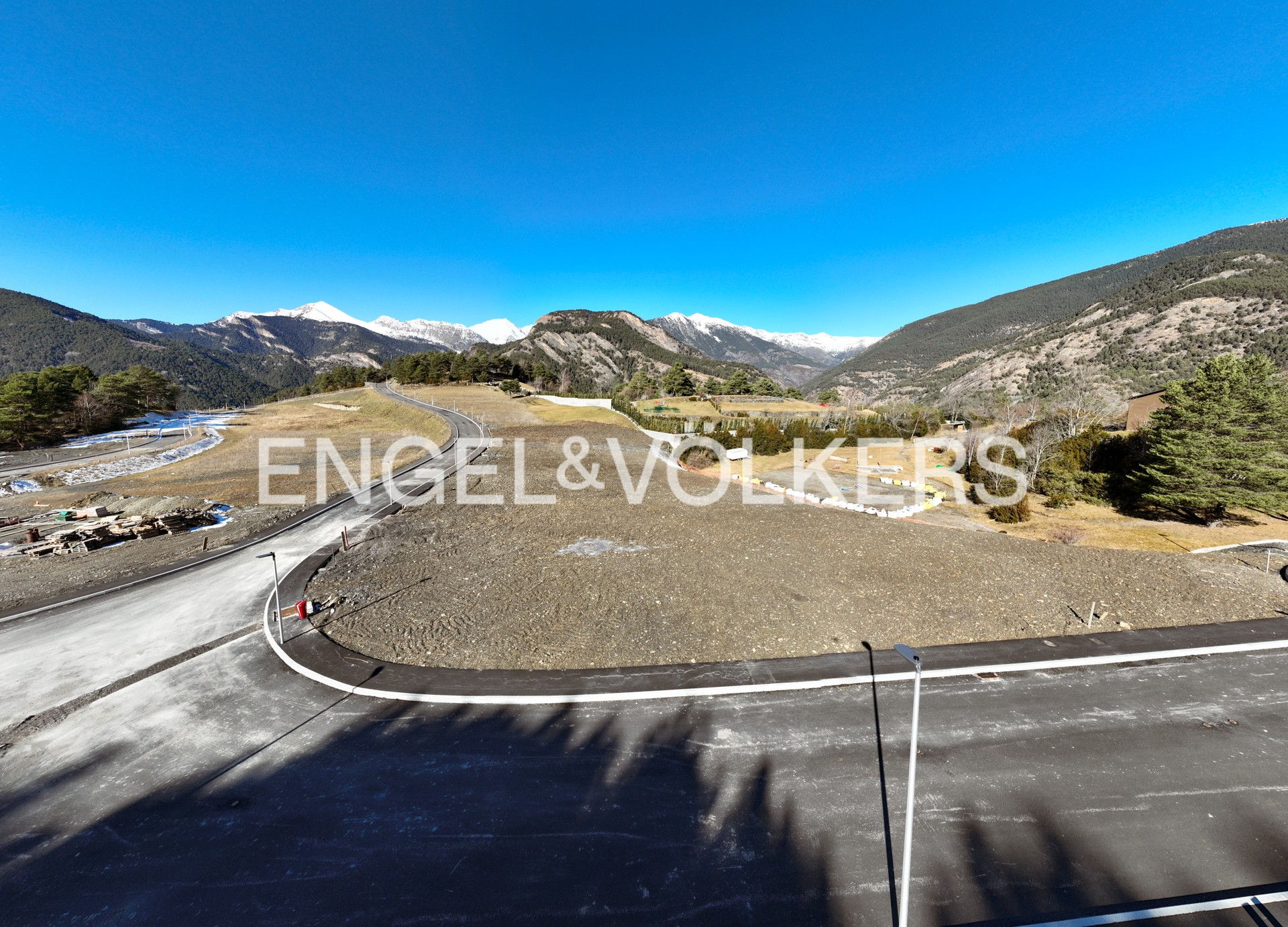 Exceptional plot for building a single-family house surrounded by nature.