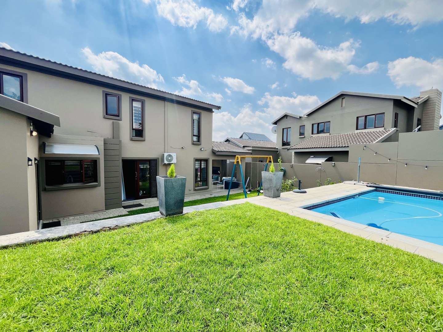 Spacious Double-Storey 5-Bedroom Family Home in Woodlands Estate, Barbeque Downs