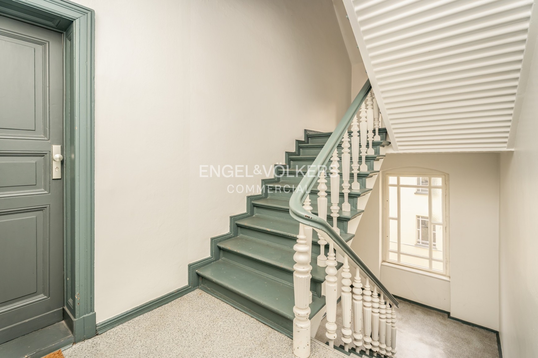 Mixed-use residential and commercial building in a prime location in Prenzlauer Berg