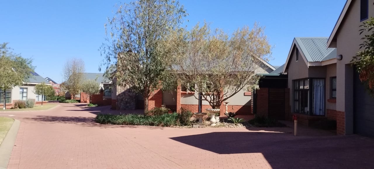 Luxury 2 bedroom house, with solar system in de Land 55 year plus village