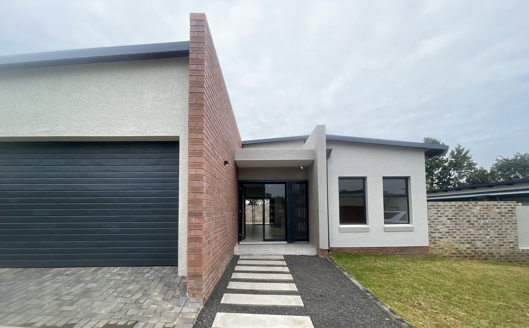Modern Family Home In Secure Estate