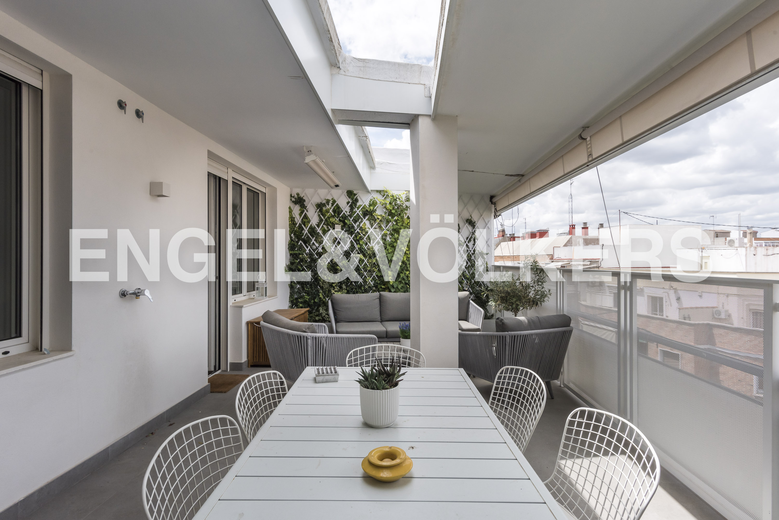 3 bedroom penthouse next to General Perón