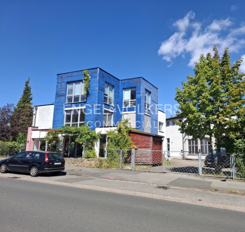 Bürogebäude mit Lager- /Werkstatthalle