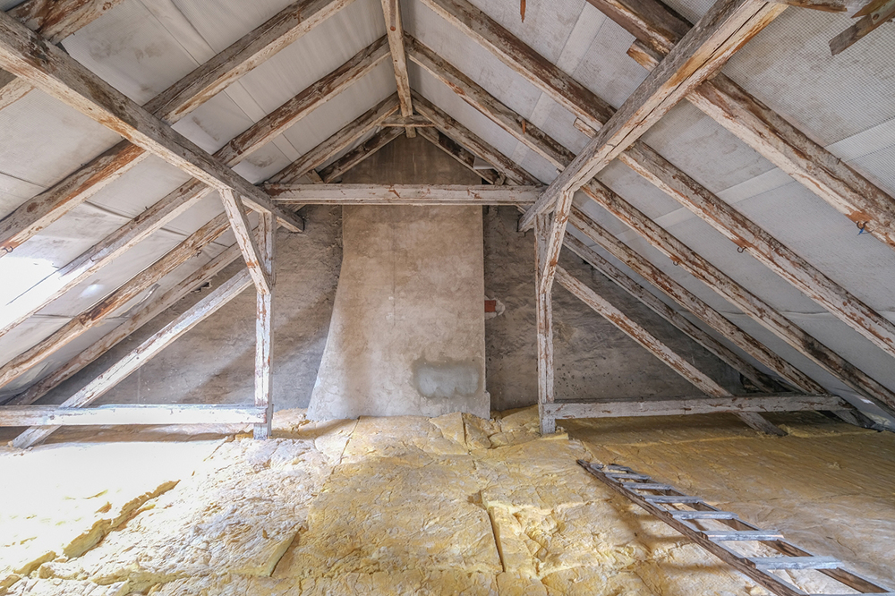 Attic shell with great potential for your personal planning