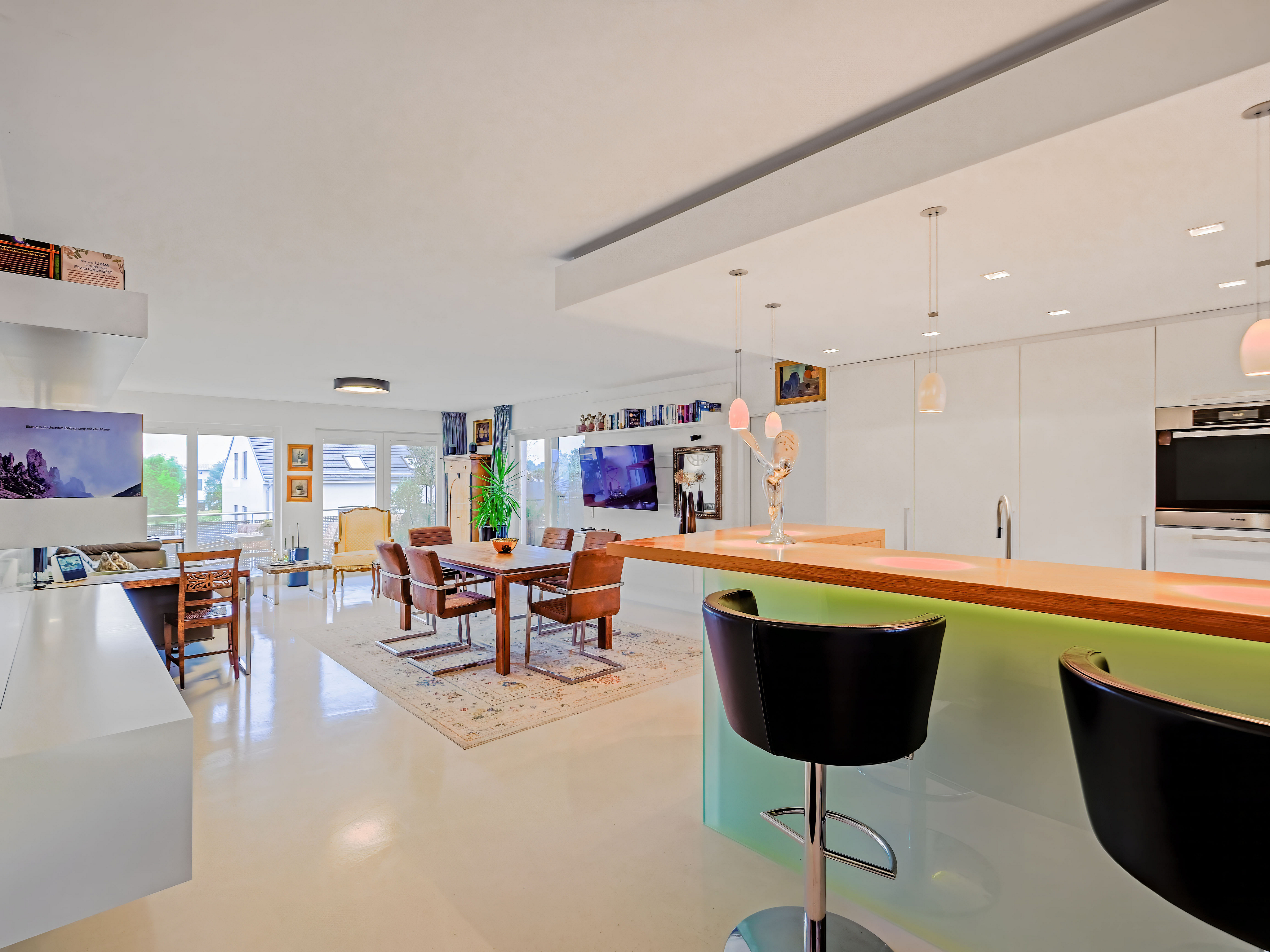 Design trifft Wohnkomfort – Hochwertige 2-Zimmer-Wohnung mit Dachterrasse