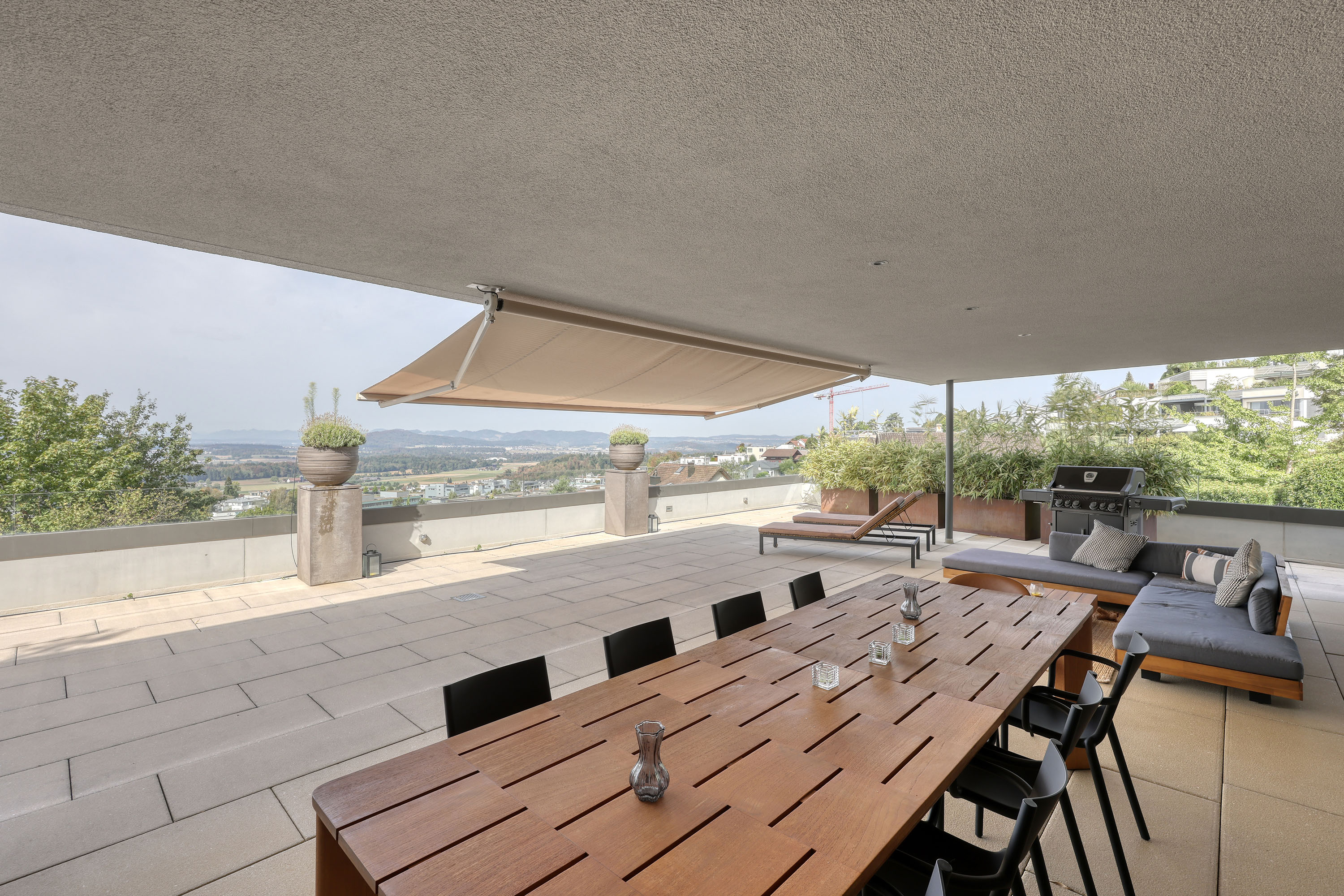 Panorama & «Modern Living»