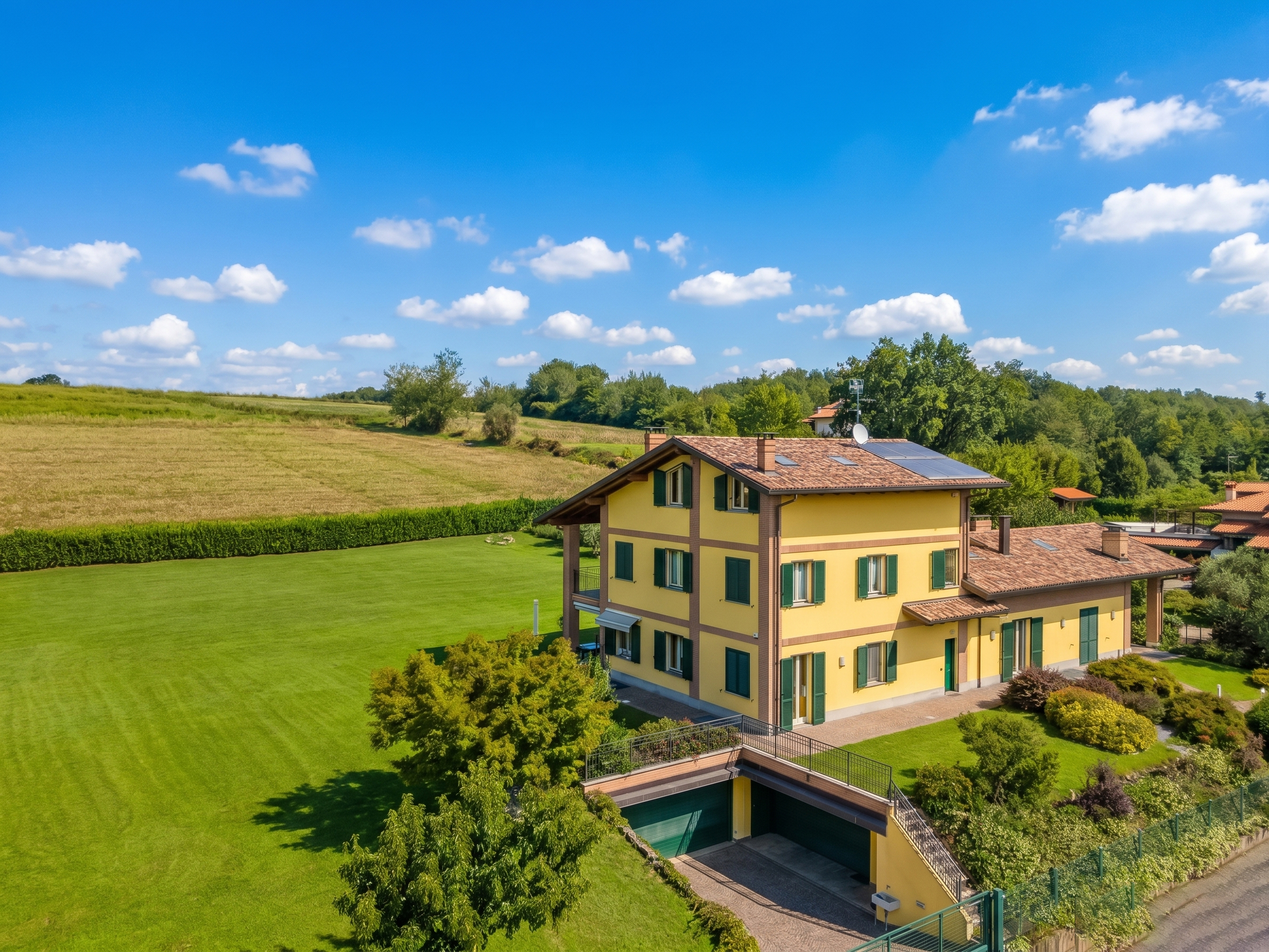 Exclusive villa with a private park, surrounded by greenery