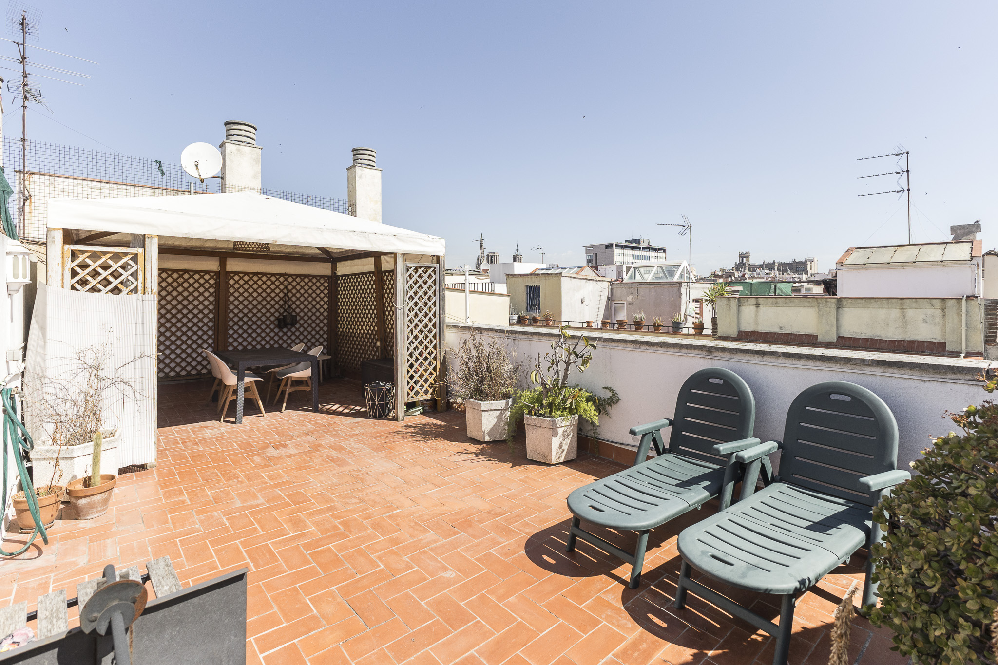 Flat with terrace in Gothic Quarter
