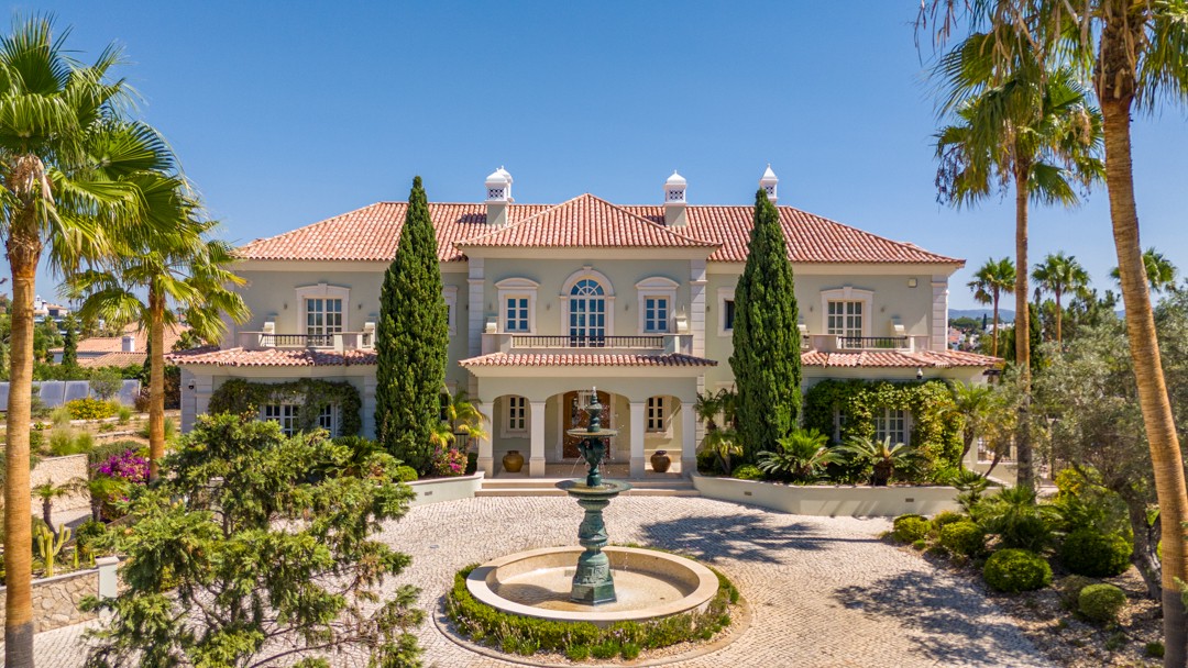Deslumbrante Moradia T11 com Vistas Panorâmicas e próxima da Praia na Quinta do Lago